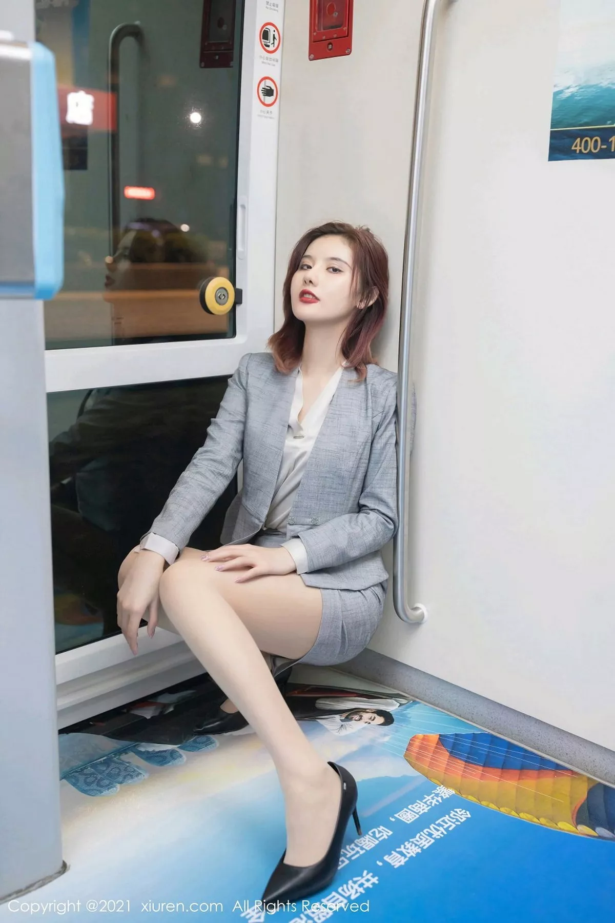 秀人集.com_[XiuRen秀人网]No.2979_女神就是阿朱啊三亚旅拍职场制服主题开档黑丝裤袜撩人诱惑写真66P