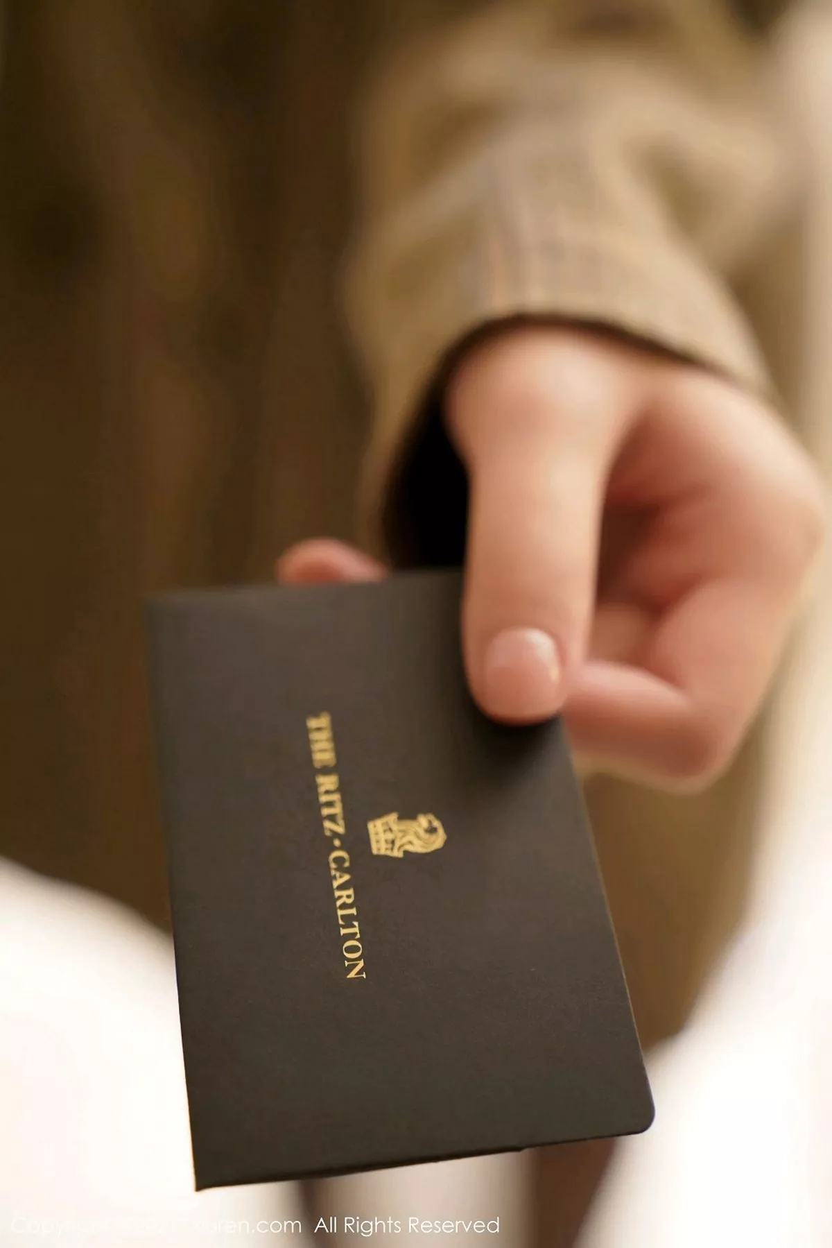 秀人集.com_[XiuRen秀人网]No.2977_女神糯美子Mini澳门旅拍尾随剧情主题黑色情趣内衣秀巨乳诱惑写真62P