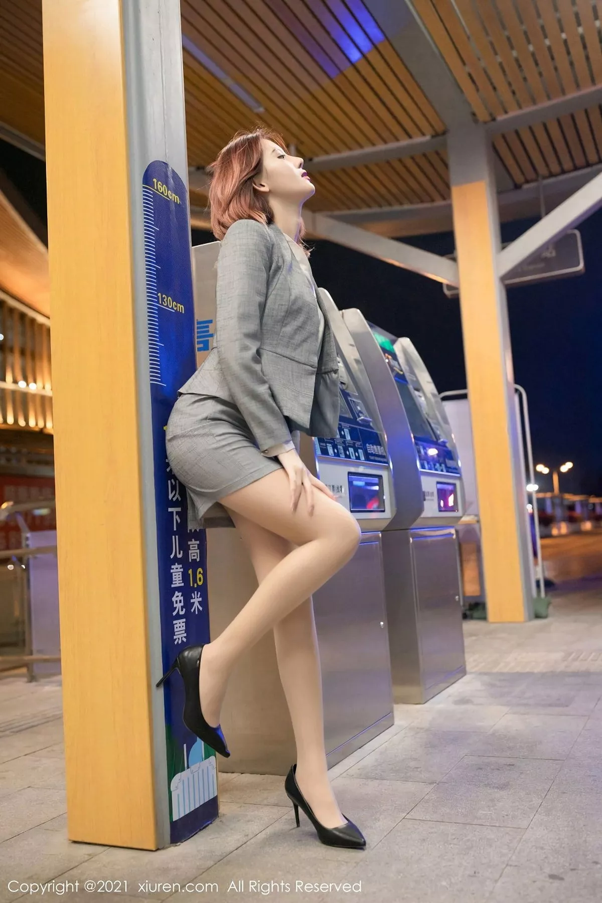 秀人集.com_[XiuRen秀人网]No.2979_女神就是阿朱啊三亚旅拍职场制服主题开档黑丝裤袜撩人诱惑写真66P