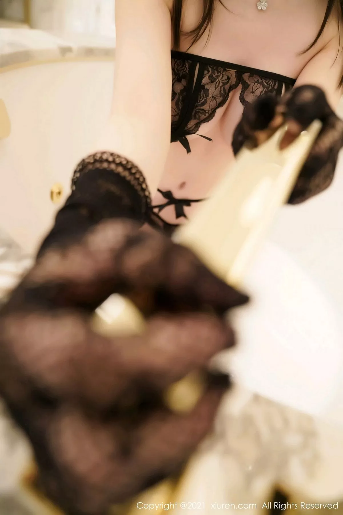 秀人集.com_[XiuRen秀人网]No.2977_女神糯美子Mini澳门旅拍尾随剧情主题黑色情趣内衣秀巨乳诱惑写真62P