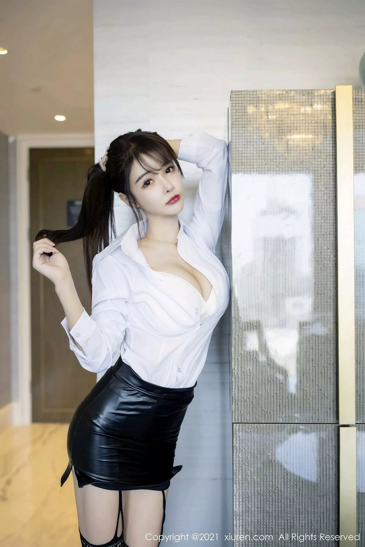 秀人集.com_[XiuRen秀人网]No.2976_嫩模南初妹妹经典秘书职业装主题白衬衣配黑短裙秀美腿诱惑写真53P