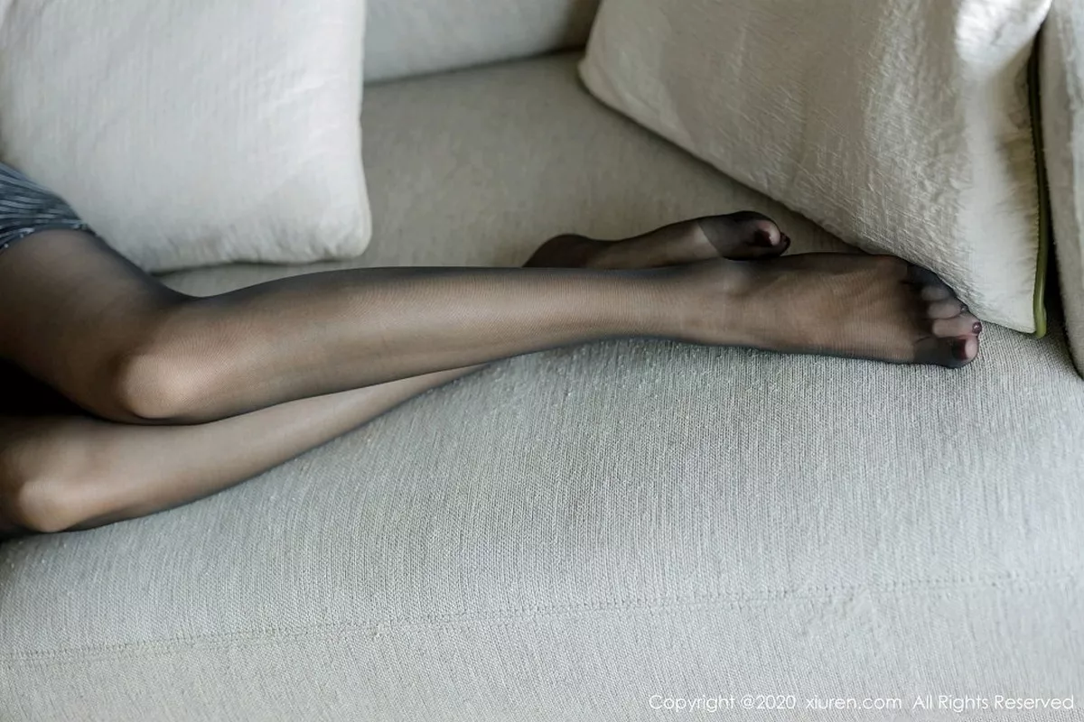 秀人集.com_[XiuRen秀人网]No.2910_嫩模杨紫嫣Cynthia职场女老板主题半脱露开档黑丝裤袜诱惑写真66P