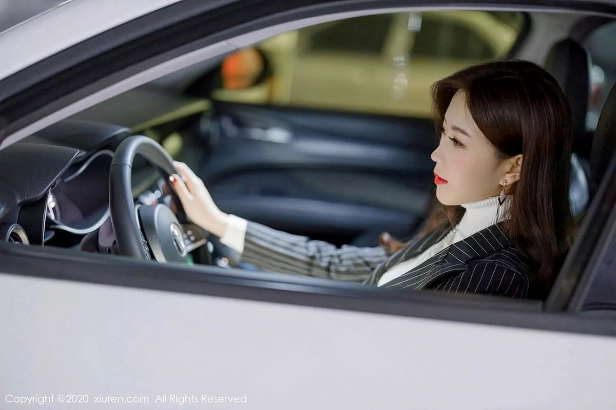 秀人集.com_[XiuRen秀人网]No.2910_嫩模杨紫嫣Cynthia职场女老板主题半脱露开档黑丝裤袜诱惑写真66P