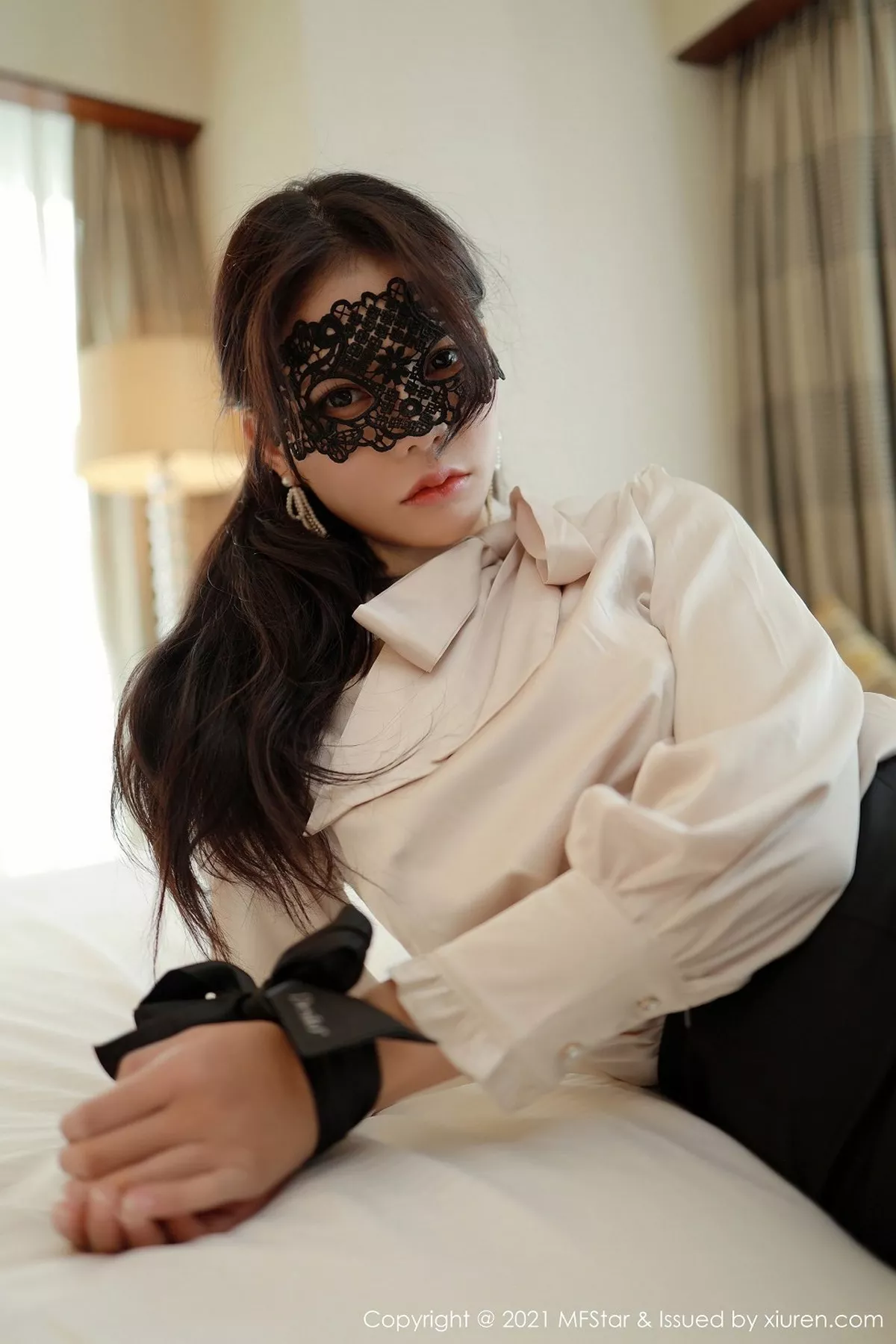 秀人集.com_[MFStar模范学院]Vol.435_嫩模娜比蒙眼与束缚主题性感衬衫配肉丝裤袜诱惑写真59P