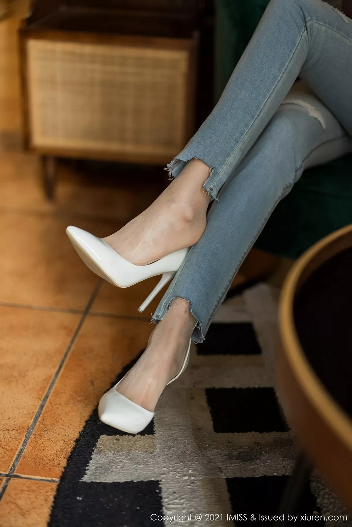 秀人集.com_[IMISS爱蜜社]Vol.541_女神小狐狸Kathryn私房脱牛仔裤露性感粉色内衣完美诱惑写真52P