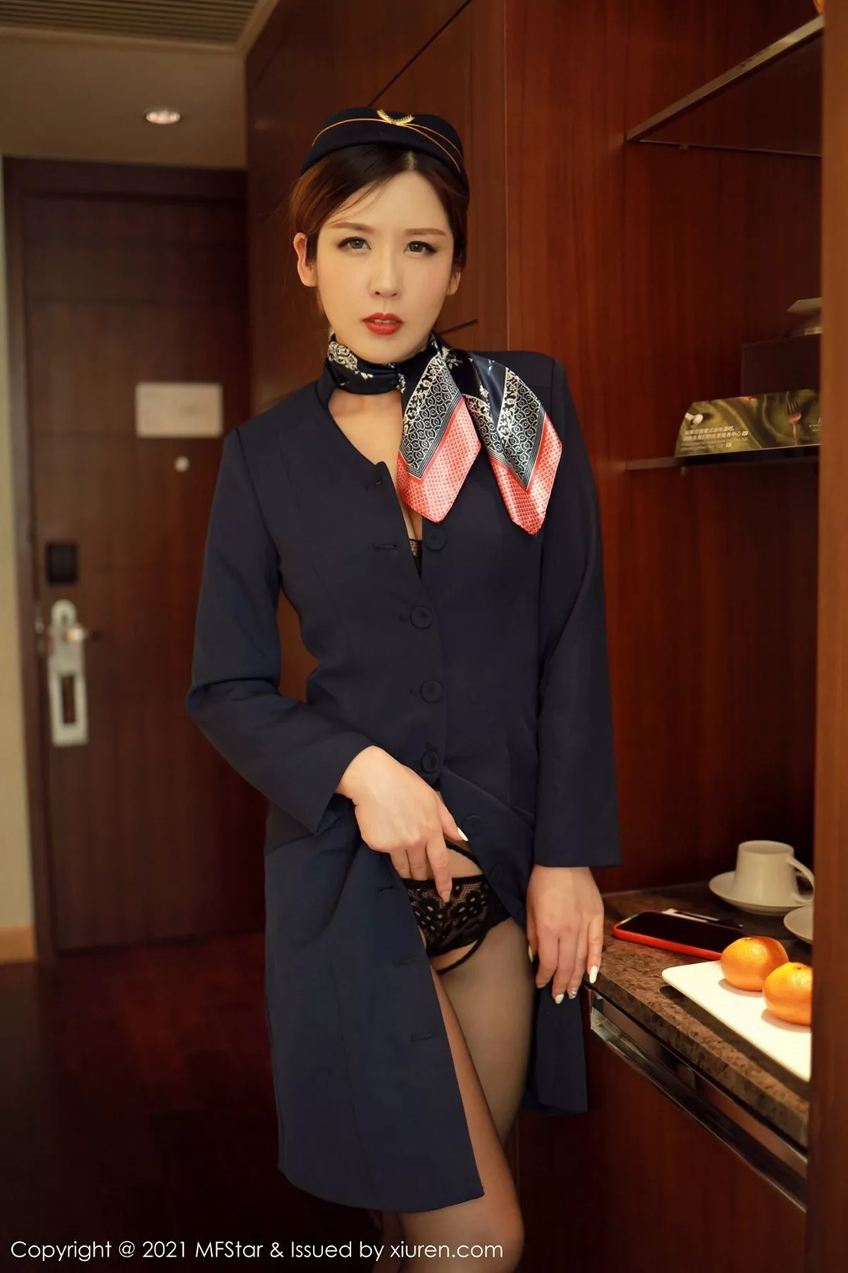 秀人集.com_[MFStar模范学院]Vol.437_嫩模Isabelle贵贵空乘职业制服主题露开档黑丝裤袜诱惑写真36P