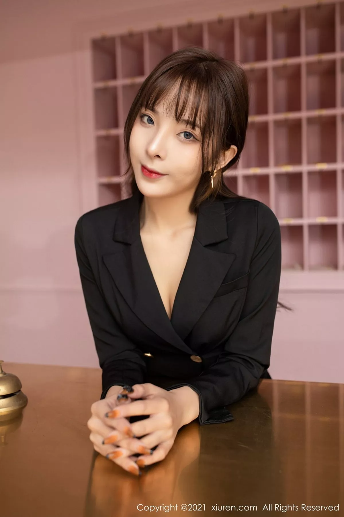 秀人集.com_[XiuRen秀人网]No.3002_嫩模陈小喵酒店行李员主题脱开档黑丝裤袜秀翘臀撩人诱惑写真66P