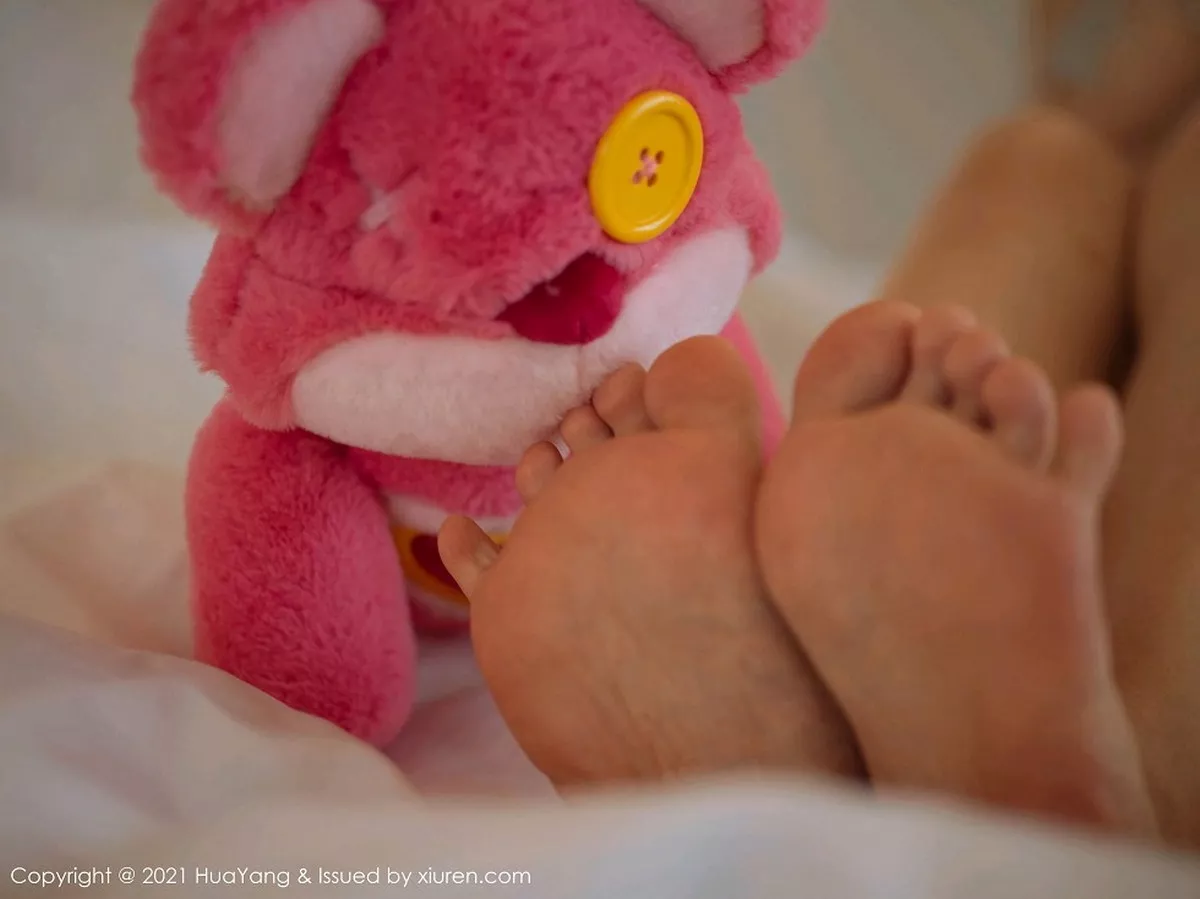 秀人集.com_[HuaYang花漾]Vol.352_女神朱可儿Flower厦门旅拍情趣婚纱金缕衣露傲人豪乳诱惑写真62P