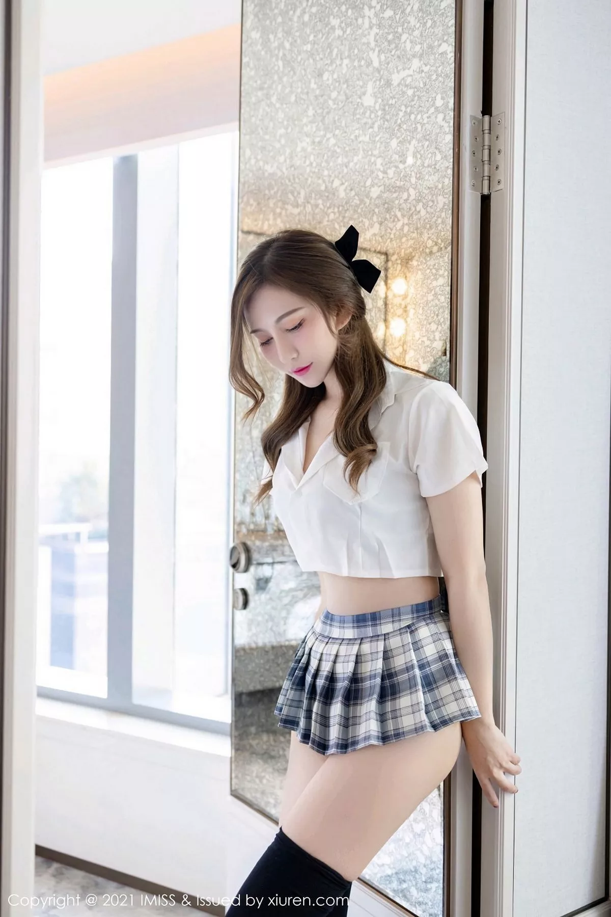 秀人集.com_[IMISS爱蜜社]Vol.543_气质女神Lavinia肉JK制服配黑丝筒袜露性感内衣诱惑写真61P