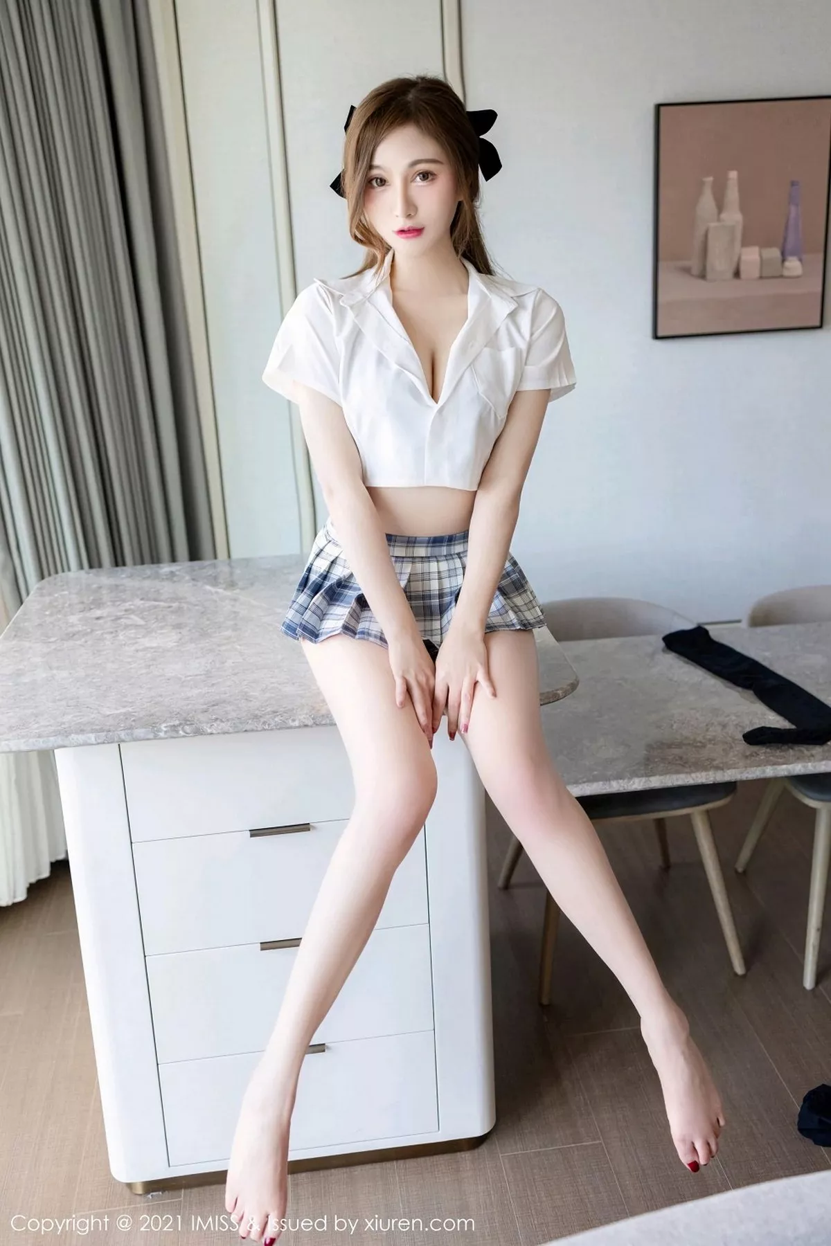 秀人集.com_[IMISS爱蜜社]Vol.543_气质女神Lavinia肉JK制服配黑丝筒袜露性感内衣诱惑写真61P