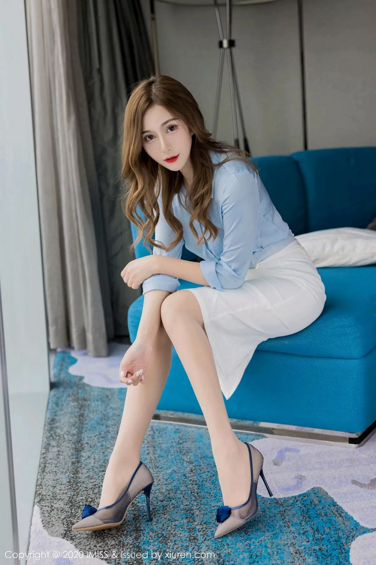 秀人集.com_[IMISS爱蜜社]Vol.537_气质女神Lavinia肉私房沙发上半脱露黑色内衣完美诱惑写真48P