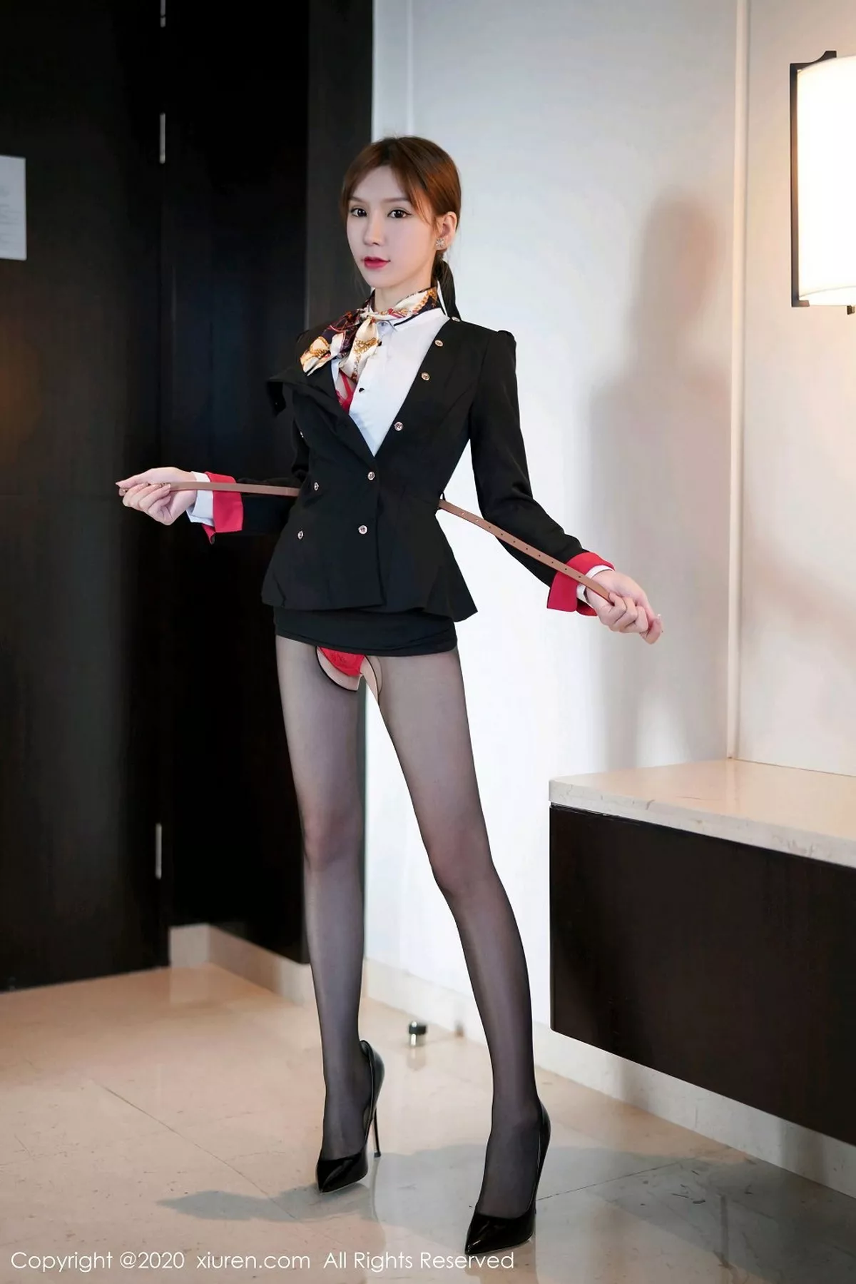 秀人集.com_[XiuRen秀人网]No.2915_女神周于希Sandy空姐真实场景剧情主题红色内衣配黑丝诱惑写真106P