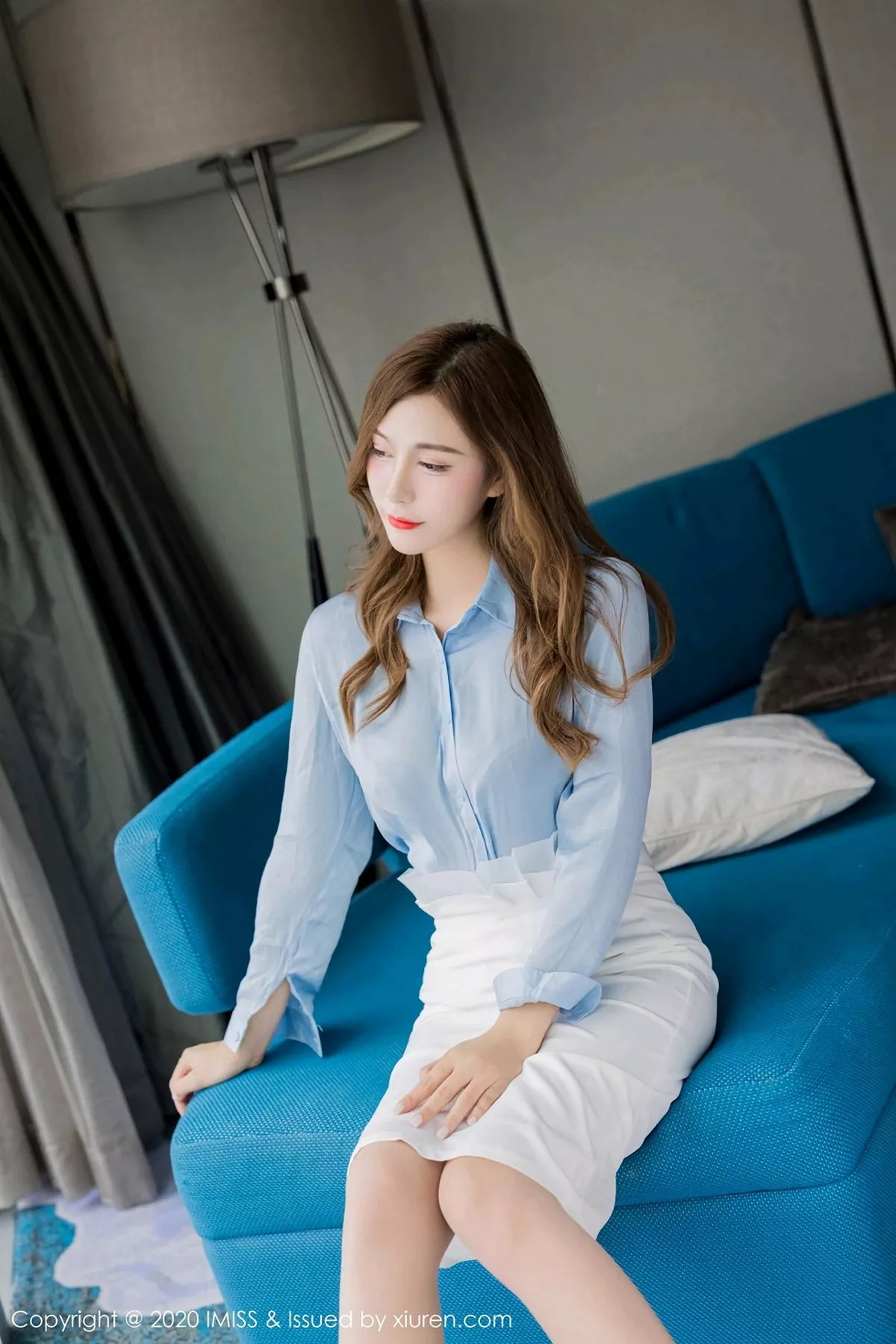 秀人集.com_[IMISS爱蜜社]Vol.537_气质女神Lavinia肉私房沙发上半脱露黑色内衣完美诱惑写真48P