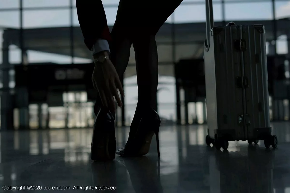 秀人集.com_[XiuRen秀人网]No.2915_女神周于希Sandy空姐真实场景剧情主题红色内衣配黑丝诱惑写真106P