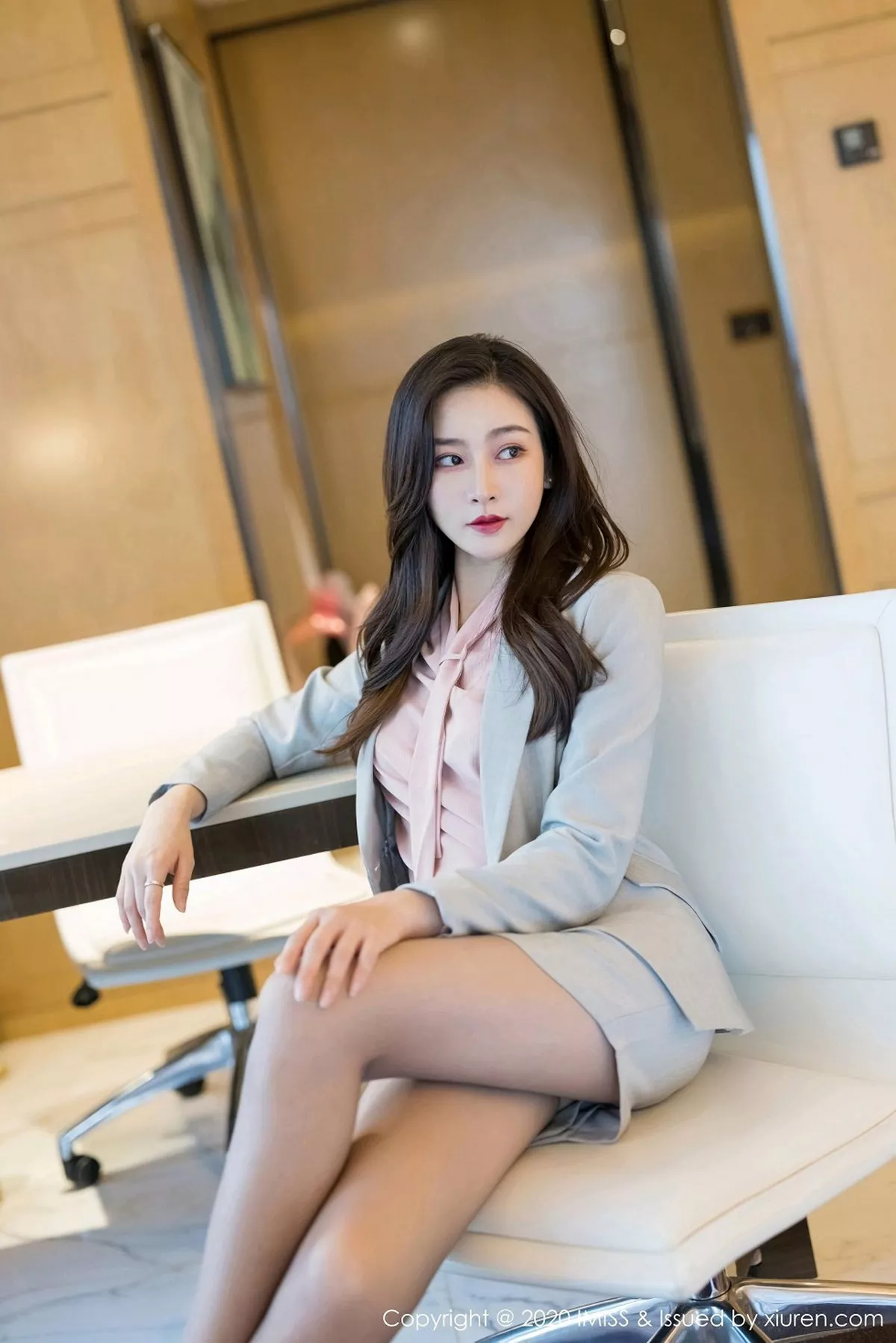 秀人集.com_[IMISS爱蜜社]Vol.538_气质美女Vanessa脱OL制服露性感内衣秀完美身材诱惑写真60P