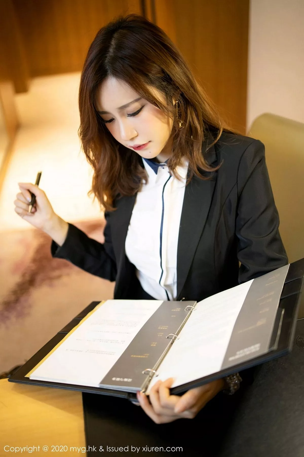 秀人集.com_[MyGirl美媛馆]Vol.469_女神绮里嘉ula职场秘书OL主题半脱露性感内衣完美诱惑写真73P