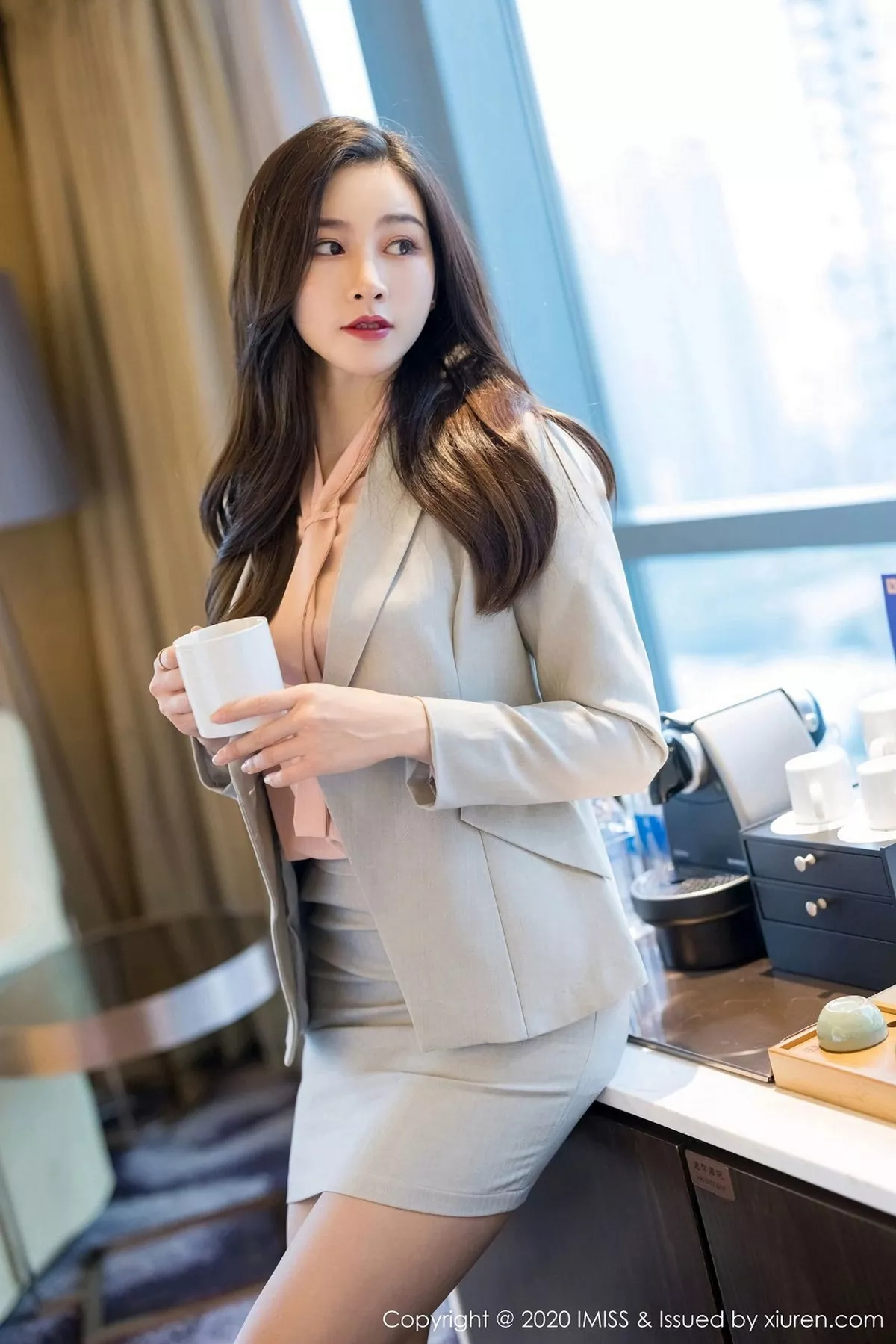 秀人集.com_[IMISS爱蜜社]Vol.538_气质美女Vanessa脱OL制服露性感内衣秀完美身材诱惑写真60P