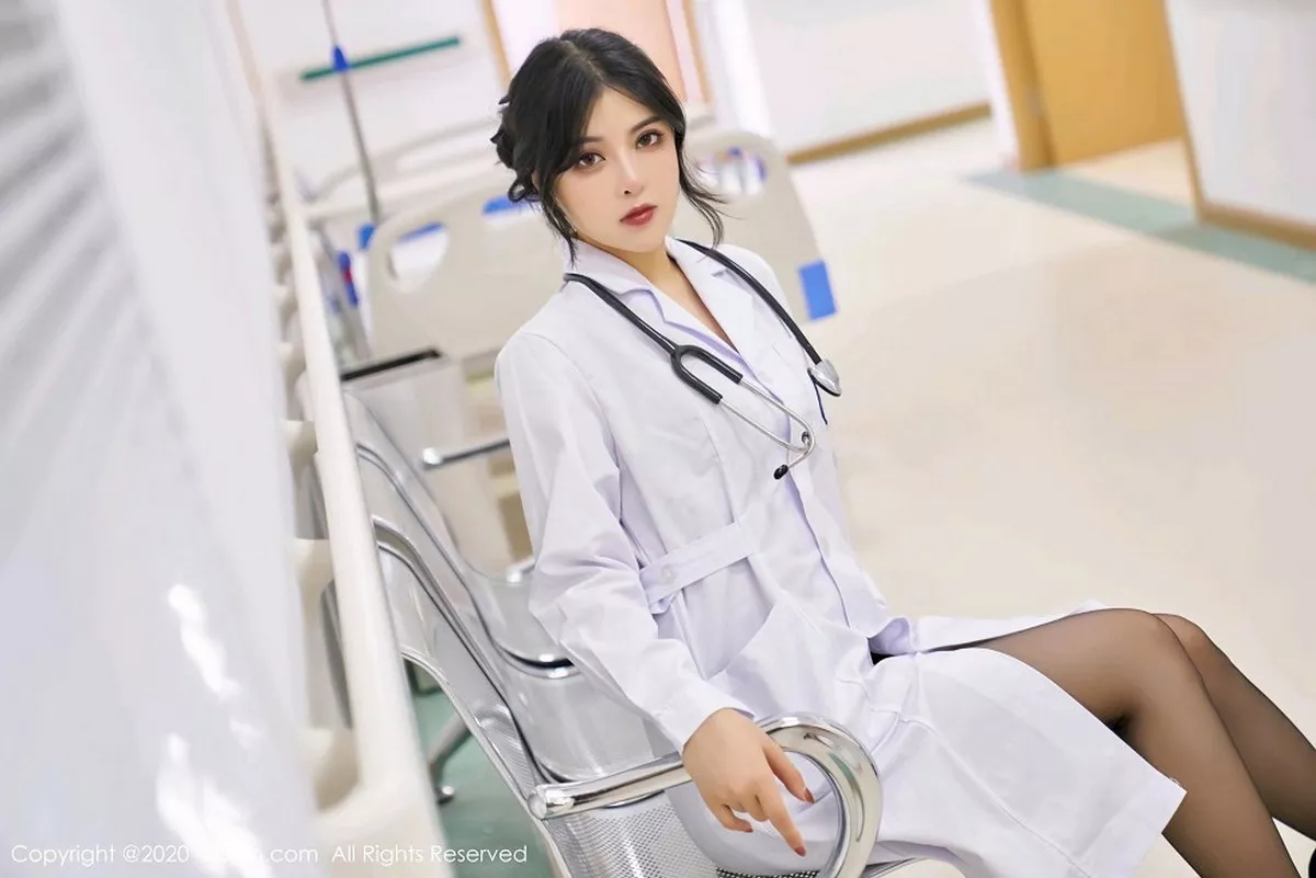 秀人集.com_[XiuRen秀人网]No.2925_嫩模韩静安护士职业装主题床上开档黑丝裤袜秀翘臀诱惑写真56P