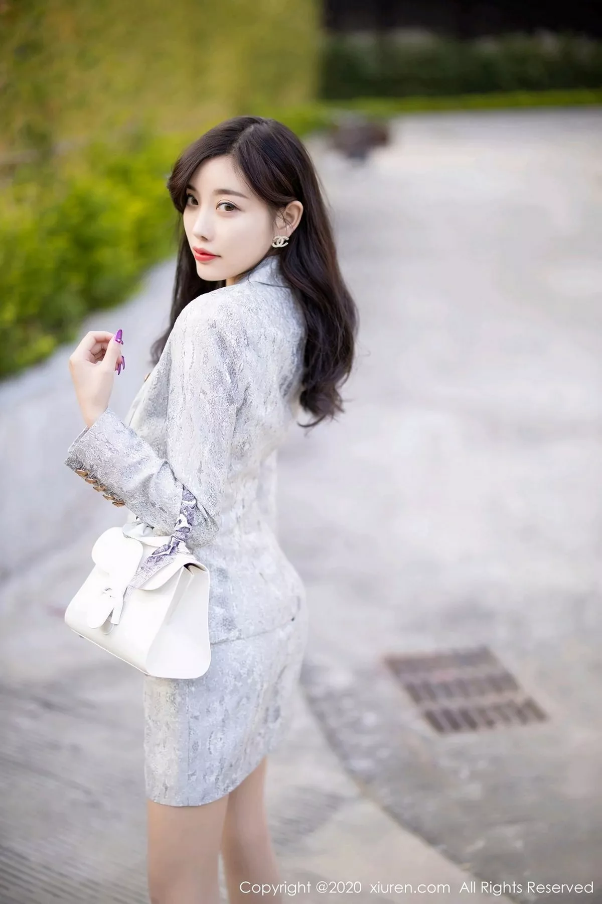 秀人集.com_[XiuRen秀人网]No.2928_女神杨晨晨sugar户外香车美人主题半脱肉丝裤袜秀翘臀诱惑写真80P