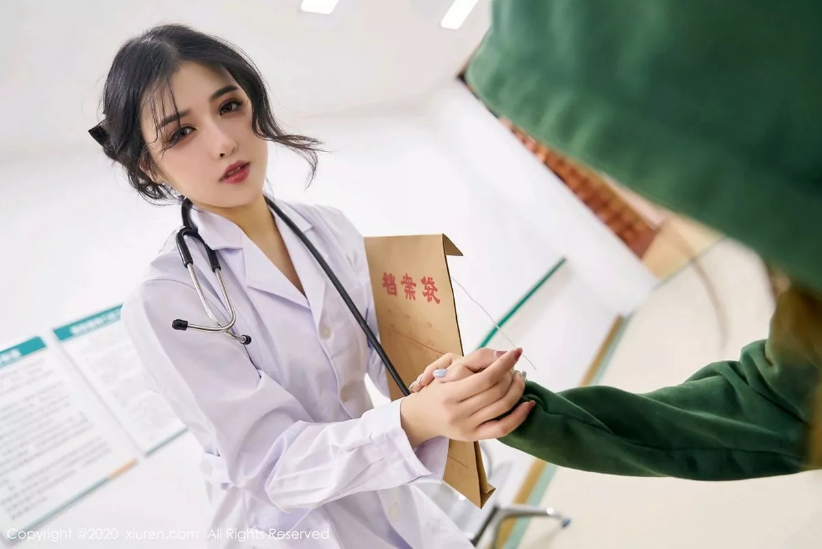 秀人集.com_[XiuRen秀人网]No.2925_嫩模韩静安护士职业装主题床上开档黑丝裤袜秀翘臀诱惑写真56P