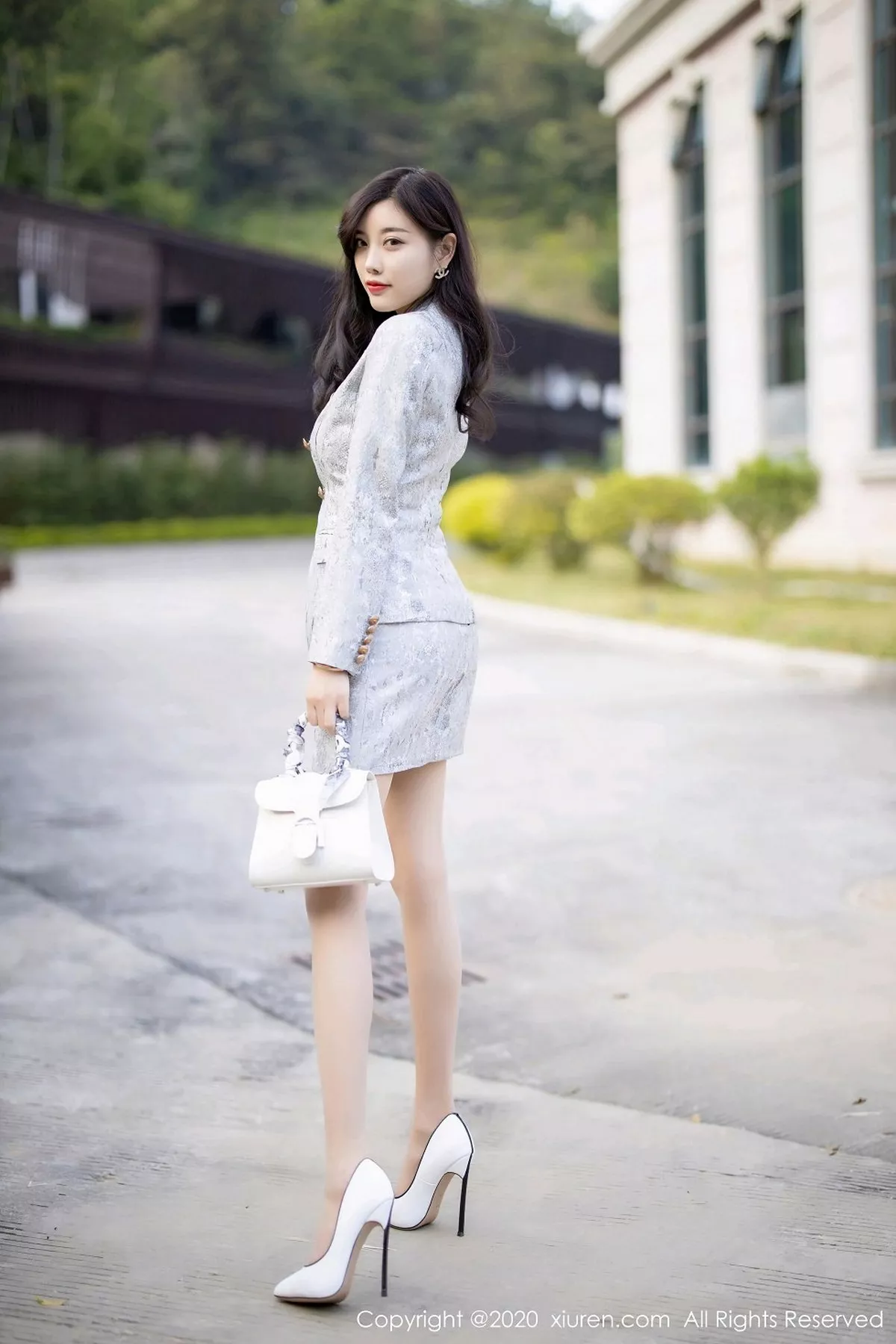 秀人集.com_[XiuRen秀人网]No.2928_女神杨晨晨sugar户外香车美人主题半脱肉丝裤袜秀翘臀诱惑写真80P