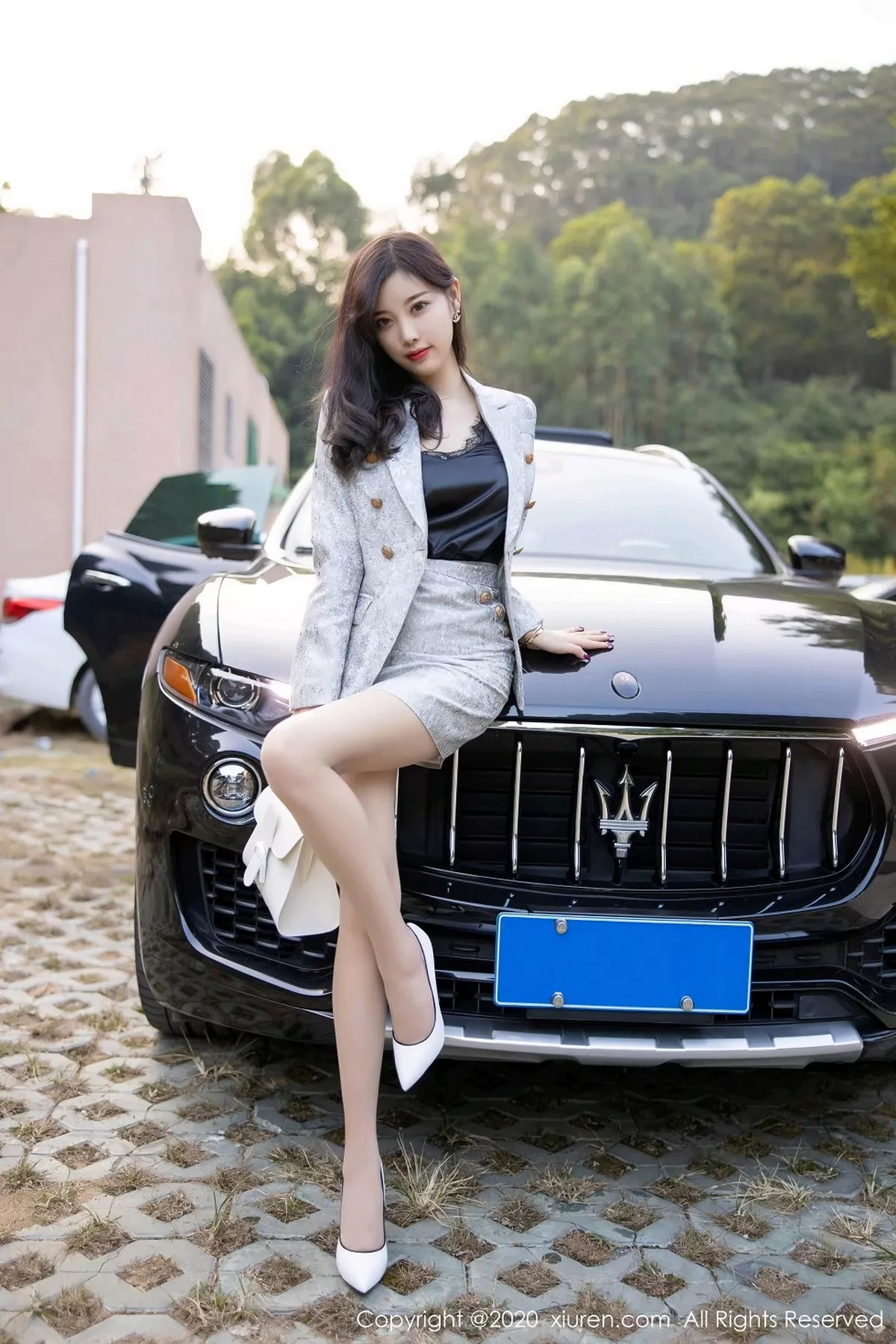 秀人集.com_[XiuRen秀人网]No.2928_女神杨晨晨sugar户外香车美人主题半脱肉丝裤袜秀翘臀诱惑写真80P