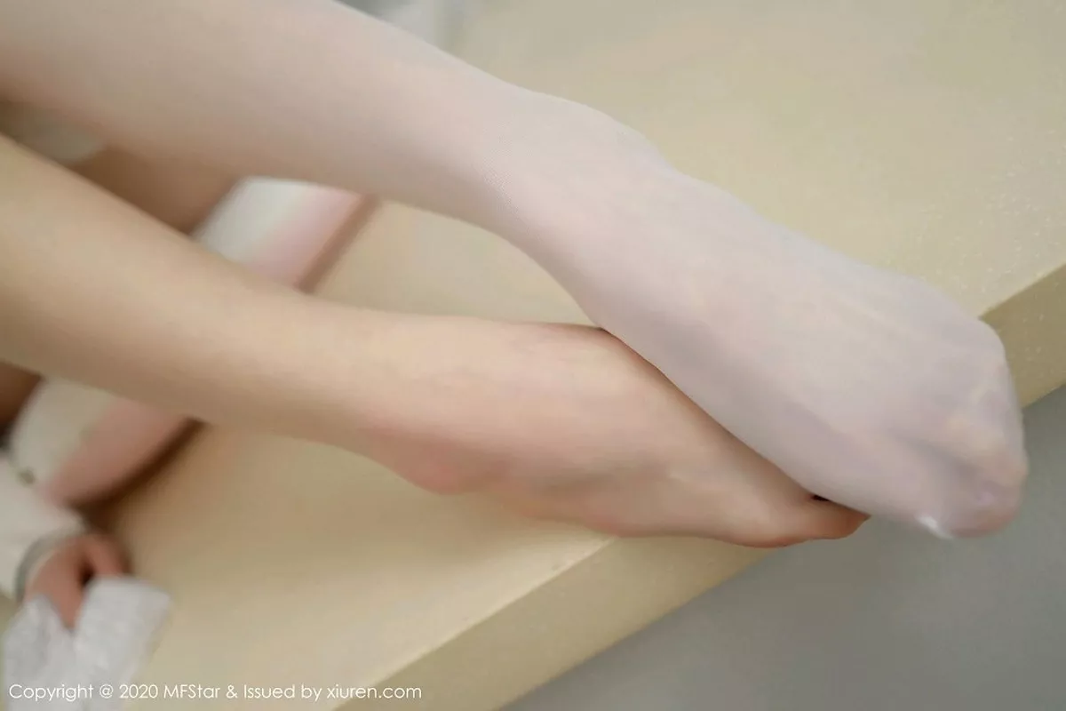 秀人集.com_[MFStar模范学院]Vol.427_嫩模Yoo优优性感衬衫露黑色内衣配黑白蕾丝袜诱惑写真41P