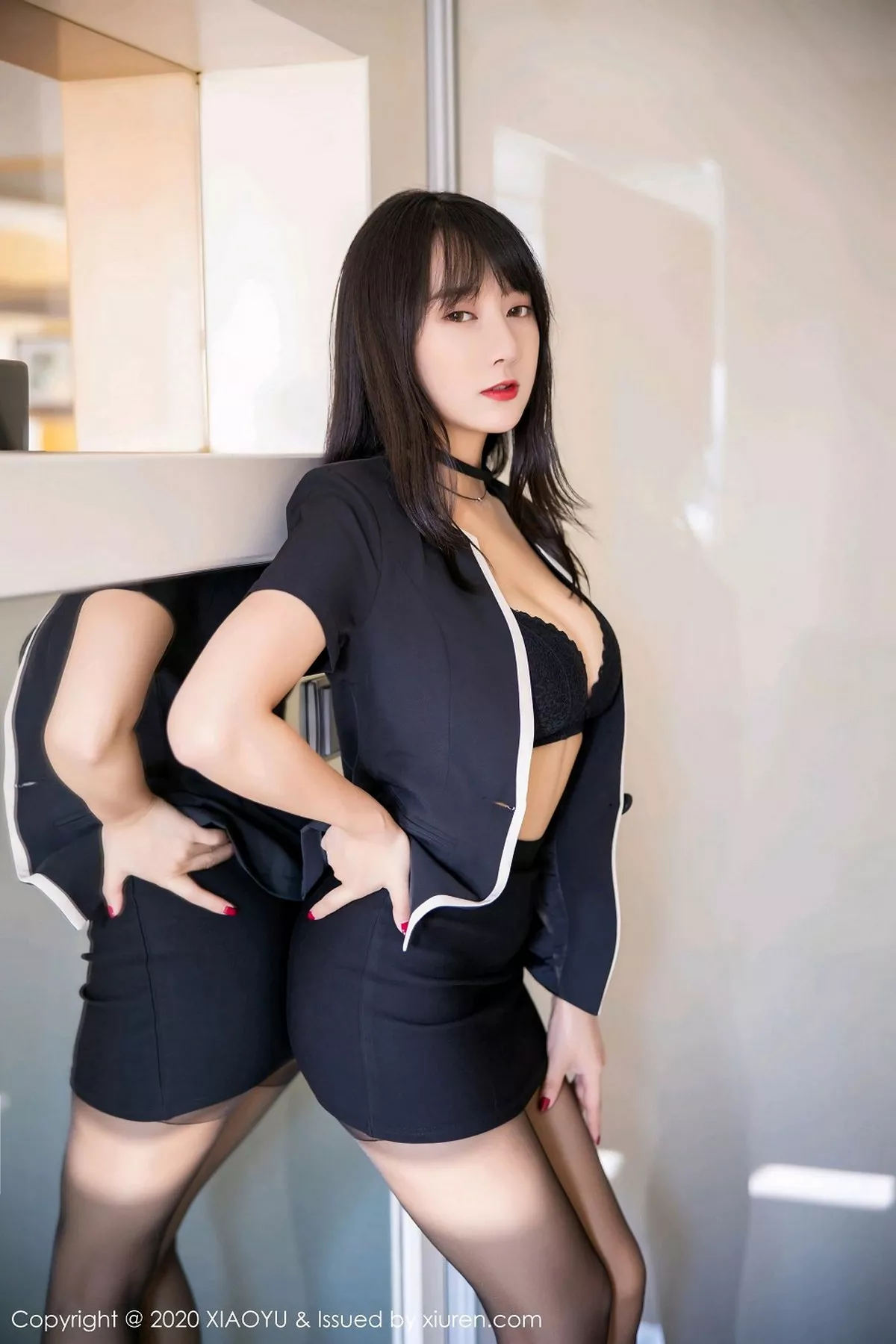 秀人集.com_[XiaoYu画语界]Vol.436_嫩模何嘉颖经典职场制服半脱露豪乳开档黑丝裤袜诱惑写真100P