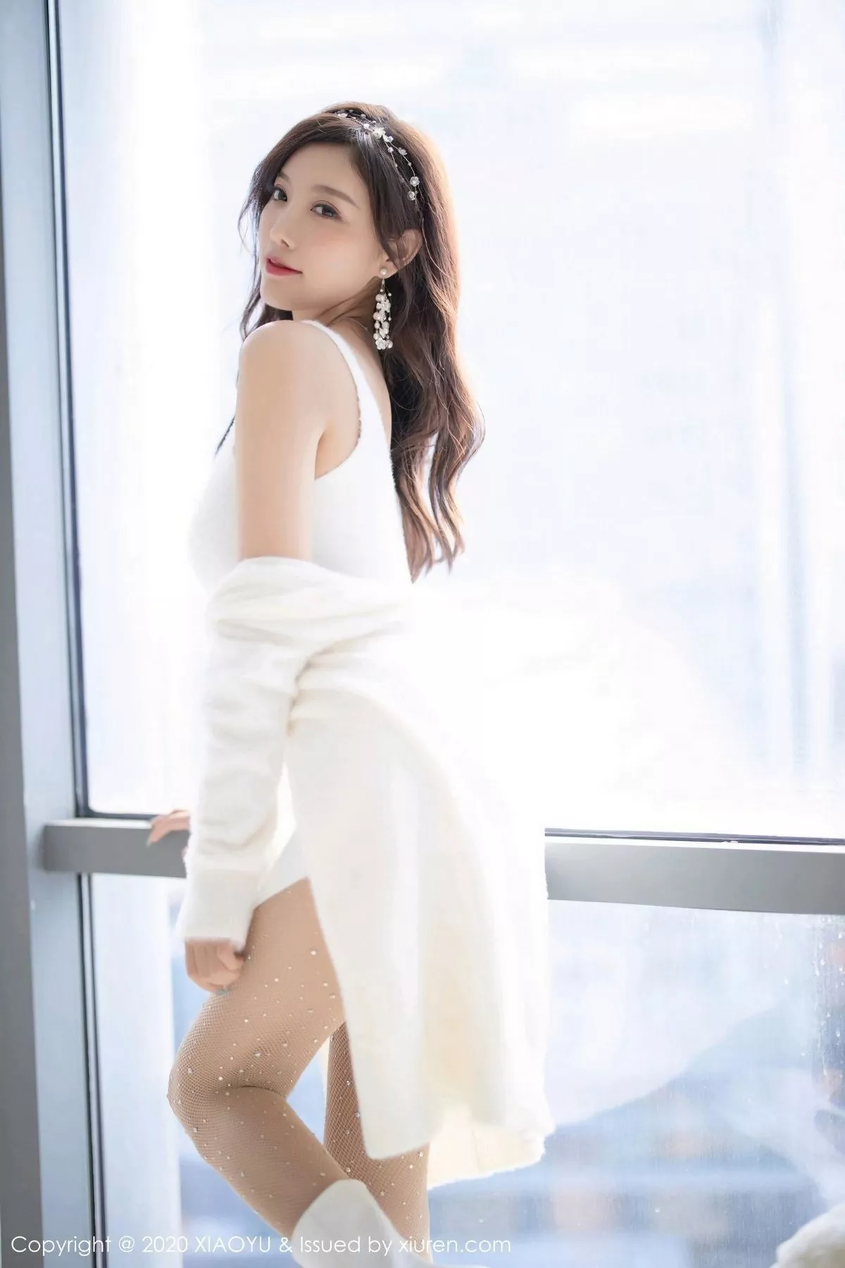 秀人集.com_[XiaoYu画语界]Vol.437_女神杨晨晨sugar圣诞主题白色绒毛内衣配白丝网袜诱惑写真74P