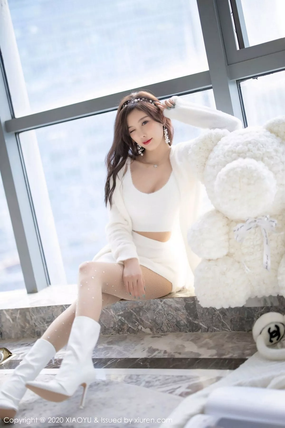 秀人集.com_[XiaoYu画语界]Vol.437_女神杨晨晨sugar圣诞主题白色绒毛内衣配白丝网袜诱惑写真74P