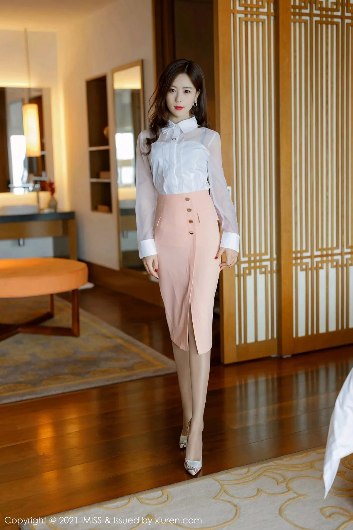 秀人集.com_[IMISS爱蜜社]Vol.544_嫩模杨紫嫣Cynthia经典白衬衣配粉色短裙秀丝袜美腿诱惑写真62P