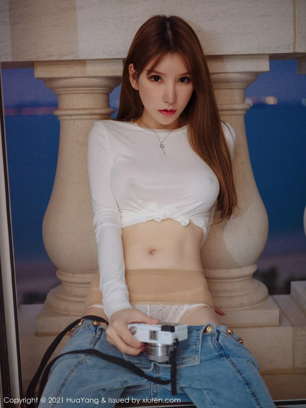 秀人集.com_[HuaYang花漾]Vol.357_女神周于希Sandy厦门旅拍薄透白色T真空激凸撩人诱惑写真71P