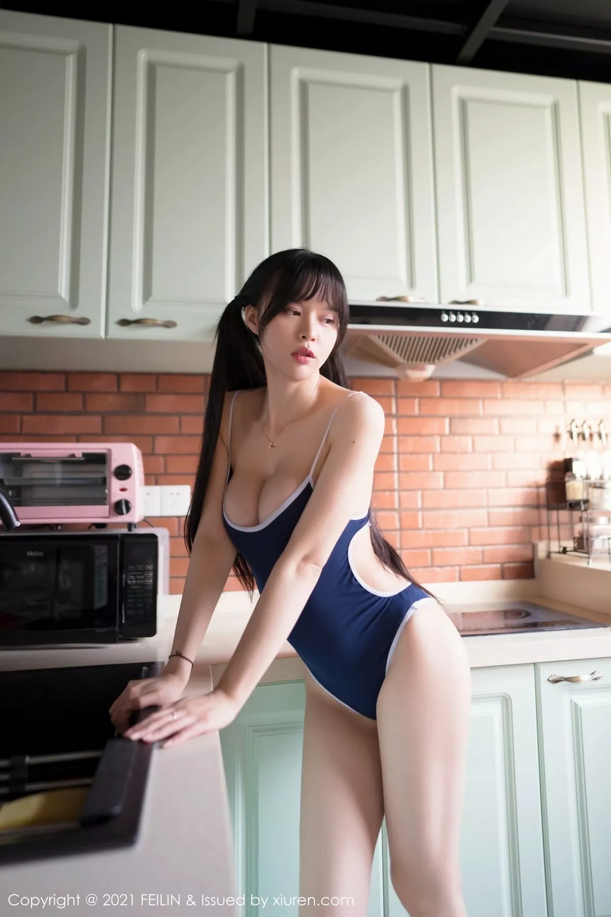 秀人集.com_[FeiLin嗲囡囡]VOL.371_嫩模桃香子脱日系死库水露白色蕾丝内衣配白丝网袜诱惑写真48P