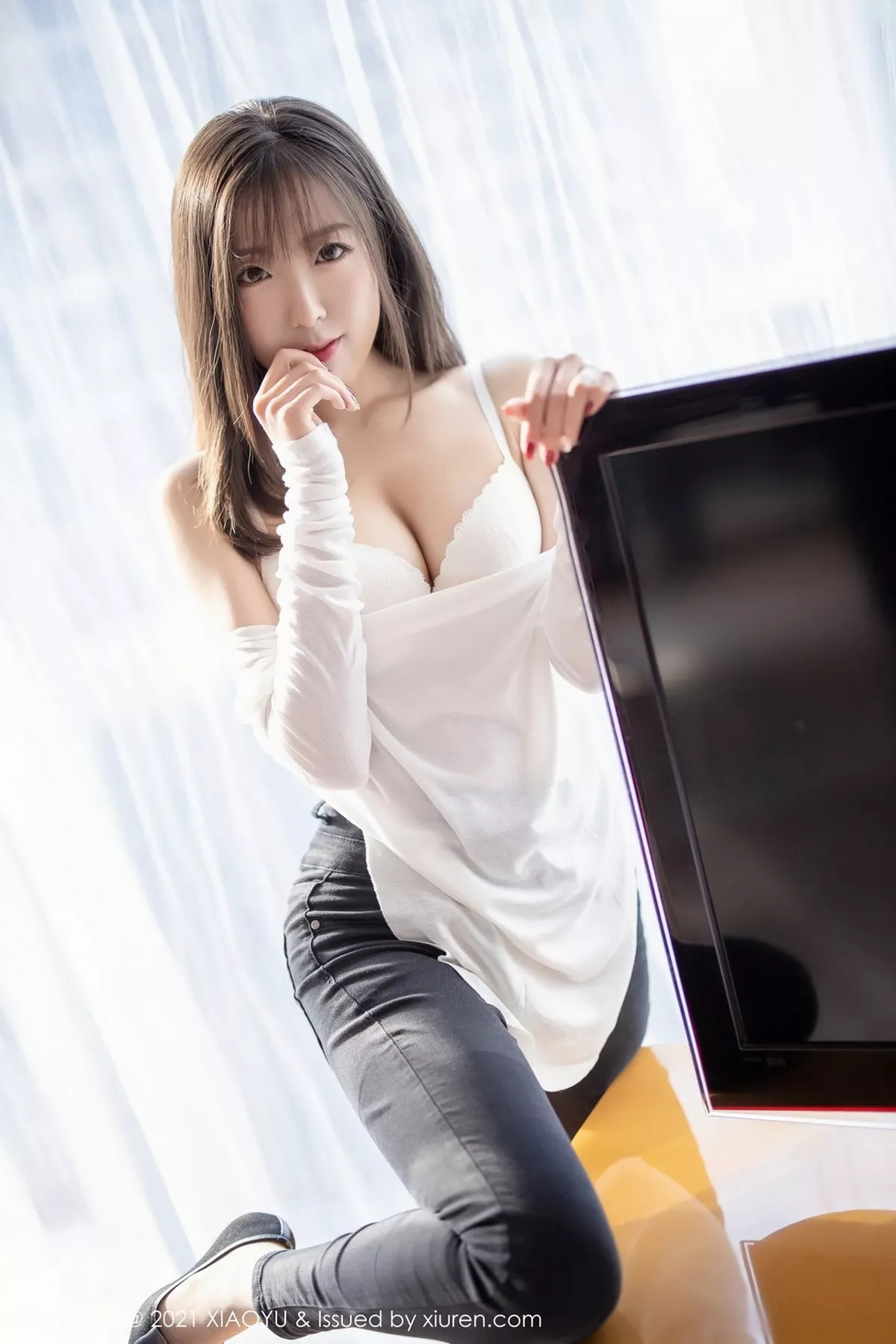 秀人集.com_[XiaoYu画语界]Vol.458_嫩模蜜桃酱私房脱紧身牛仔裤露无内肉丝裤袜秀翘臀诱惑写真62P