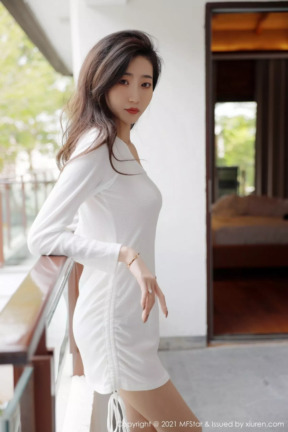 秀人集.com_[MFStar模范学院]Vol.446_嫩模安琪Yee三亚旅拍薄透白色上衣配朦胧肉丝袜极致魅惑写真50P