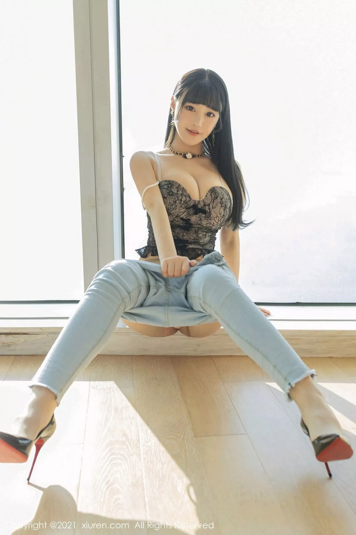 秀人集.com_[XiuRen秀人网]No.3047_女神朱可儿Flower厦门旅拍脱牛仔裤露性感内衣惹火诱惑写真56P