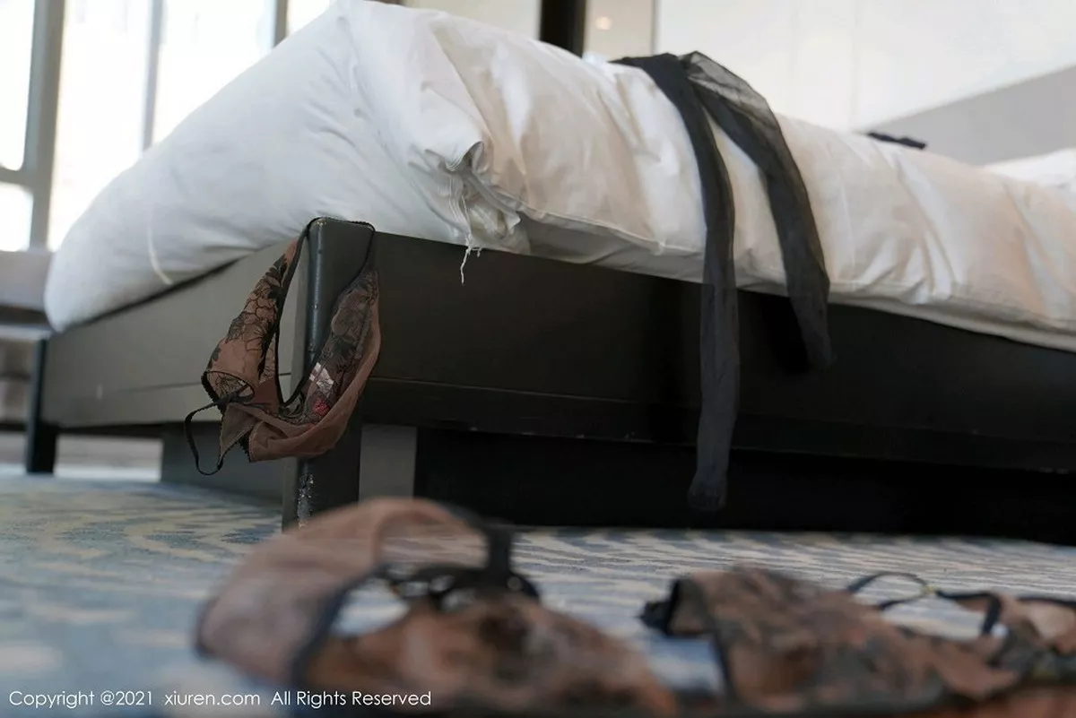 秀人集.com_[XiuRen秀人网]No.3043_嫩模玉兔miki职场秘书OL剧情主题开档黑丝裤袜秀翘臀诱惑写真80P