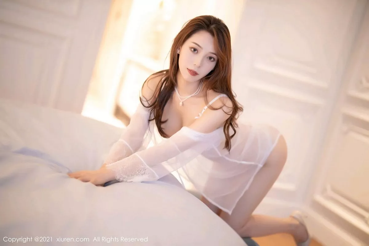 秀人集.com_[XiuRen秀人网]No.3045_嫩模言沫私房床上白天轻透镂空内衣秀翘臀美腿撩人诱惑写真50P