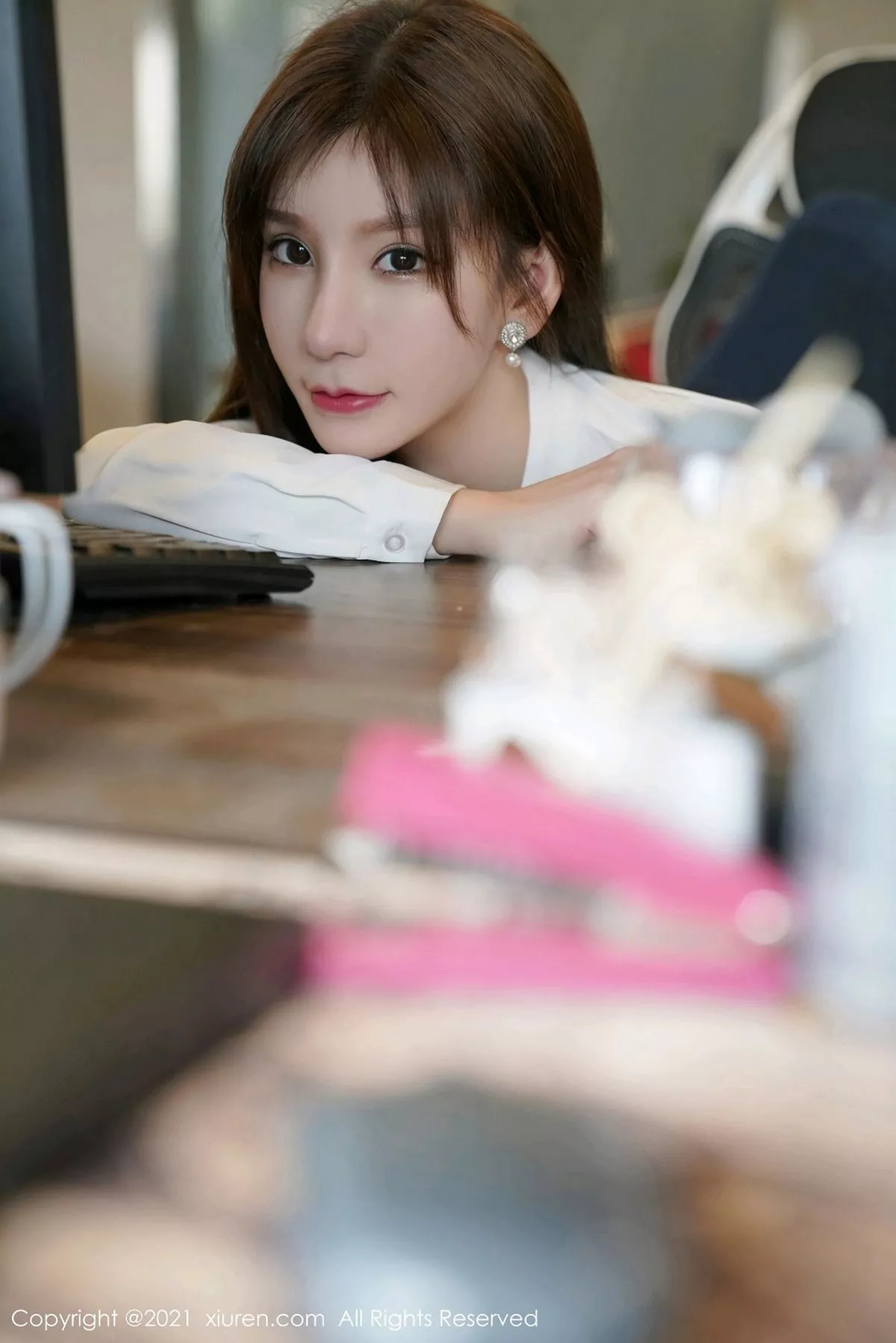 秀人集.com_[XiuRen秀人网]No.3046_女神周于希Sandy办公室前台主题粉色短裙下薄透肉丝诱惑写真100P