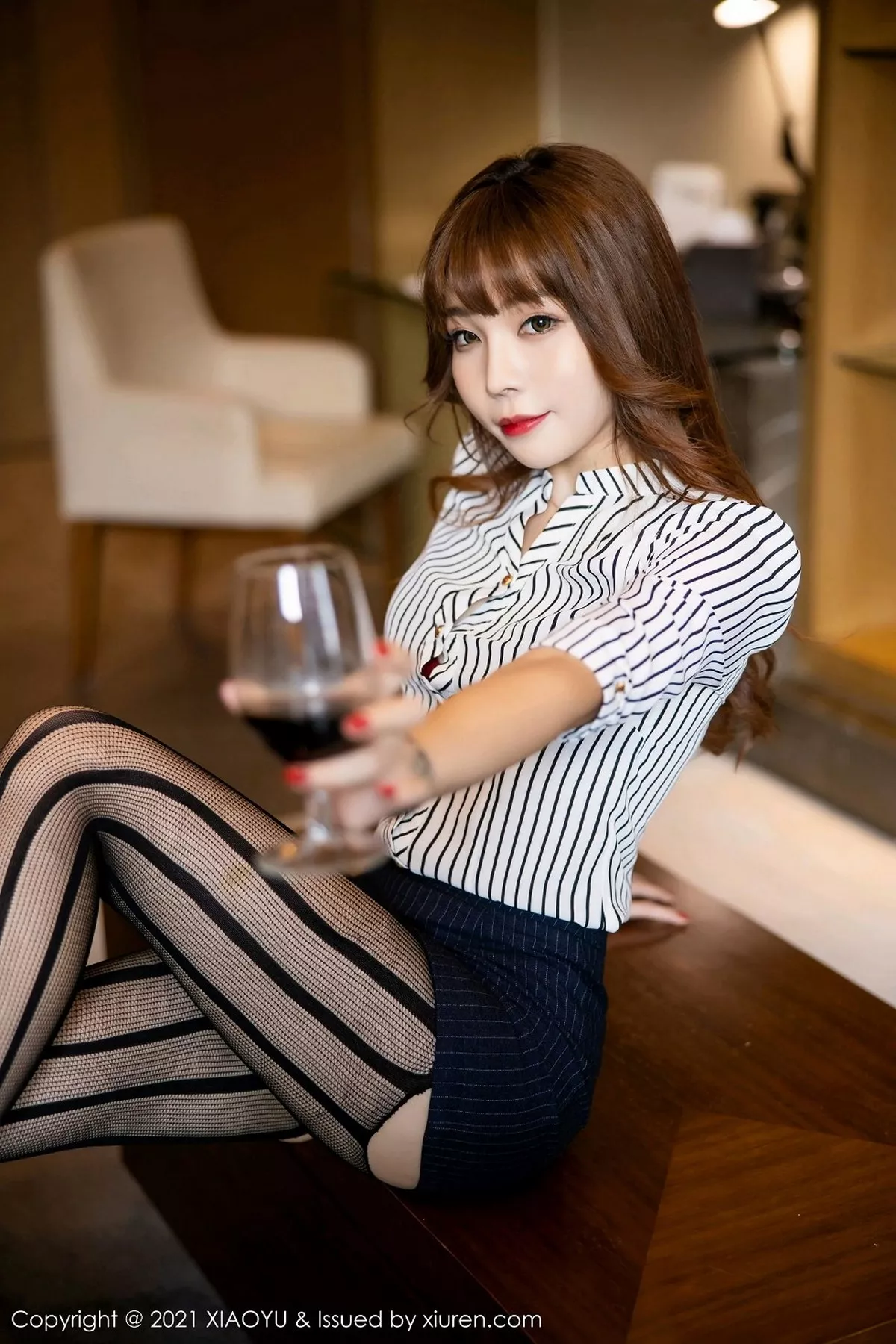 秀人集.com_[XiaoYu画语界]Vol.459_女神芝芝Booty私房半脱露红色蕾丝内衣配黑丝吊袜诱惑写真80P