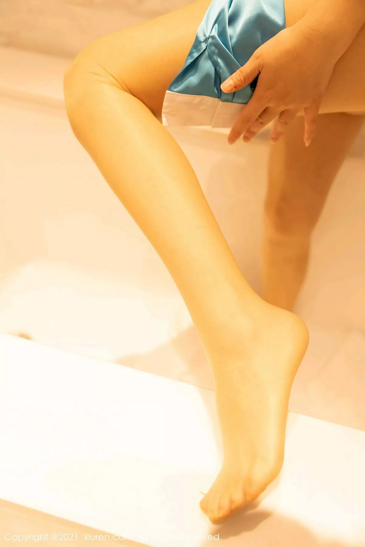 秀人集.com_[XiuRen秀人网]No.3051_嫩模赵惟依coco性感空姐制服半脱露开档肉丝裤袜秀翘臀诱惑写真84P