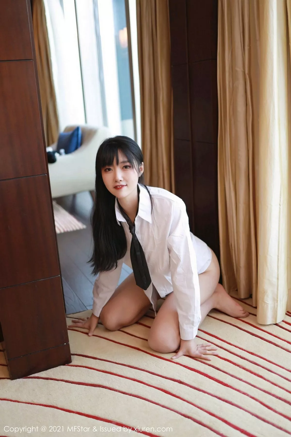 秀人集.com_[MFStar模范学院]Vol.449_嫩模锅包又you白衬衫黑短裙主题脱黑丝裤袜露翘臀诱惑写真51P