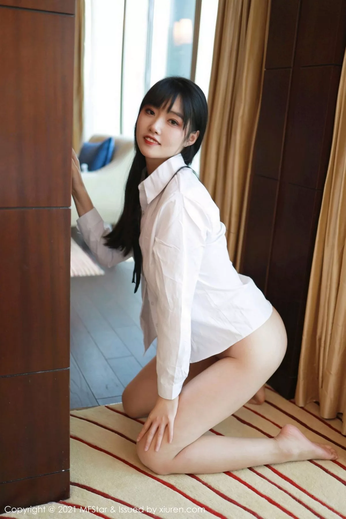 秀人集.com_[MFStar模范学院]Vol.449_嫩模锅包又you白衬衫黑短裙主题脱黑丝裤袜露翘臀诱惑写真51P