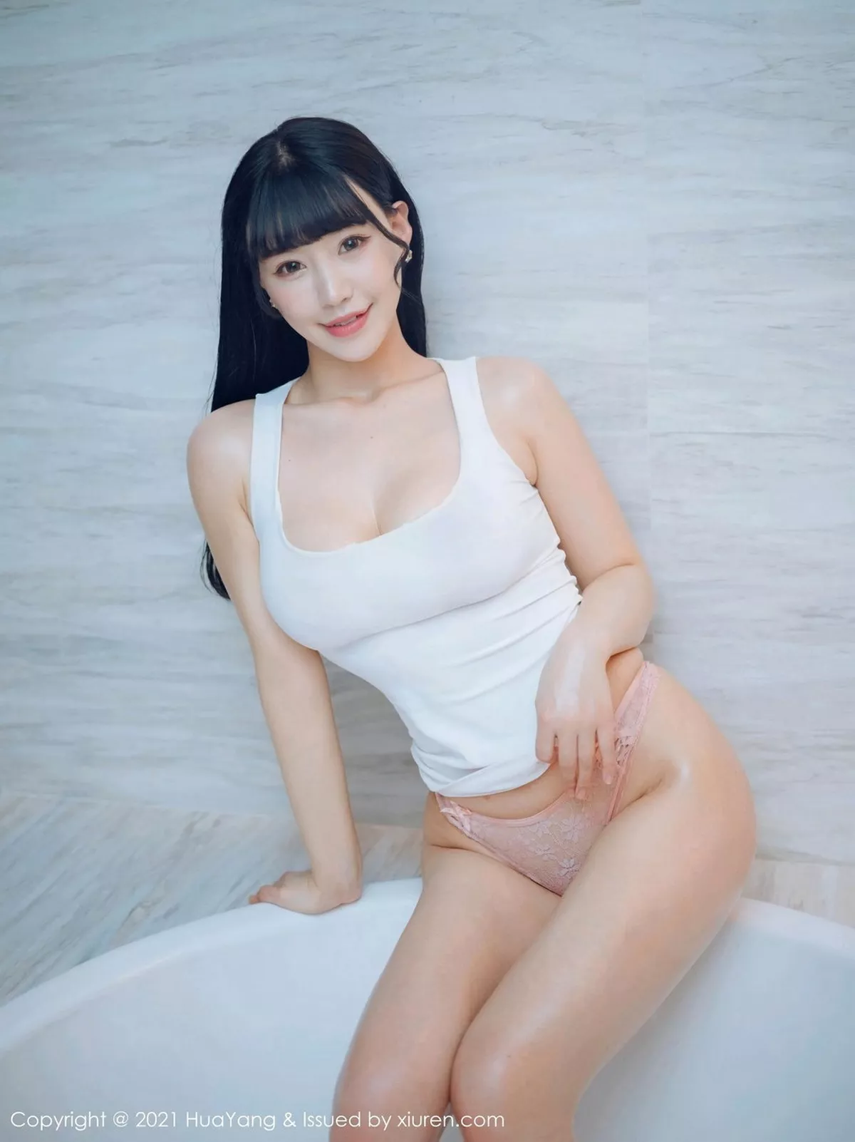 秀人集.com_[HuaYang花漾]Vol.360_女神朱可儿Flower厦门旅拍白色低胸服饰秀凹凸惹火身材诱惑写真63P