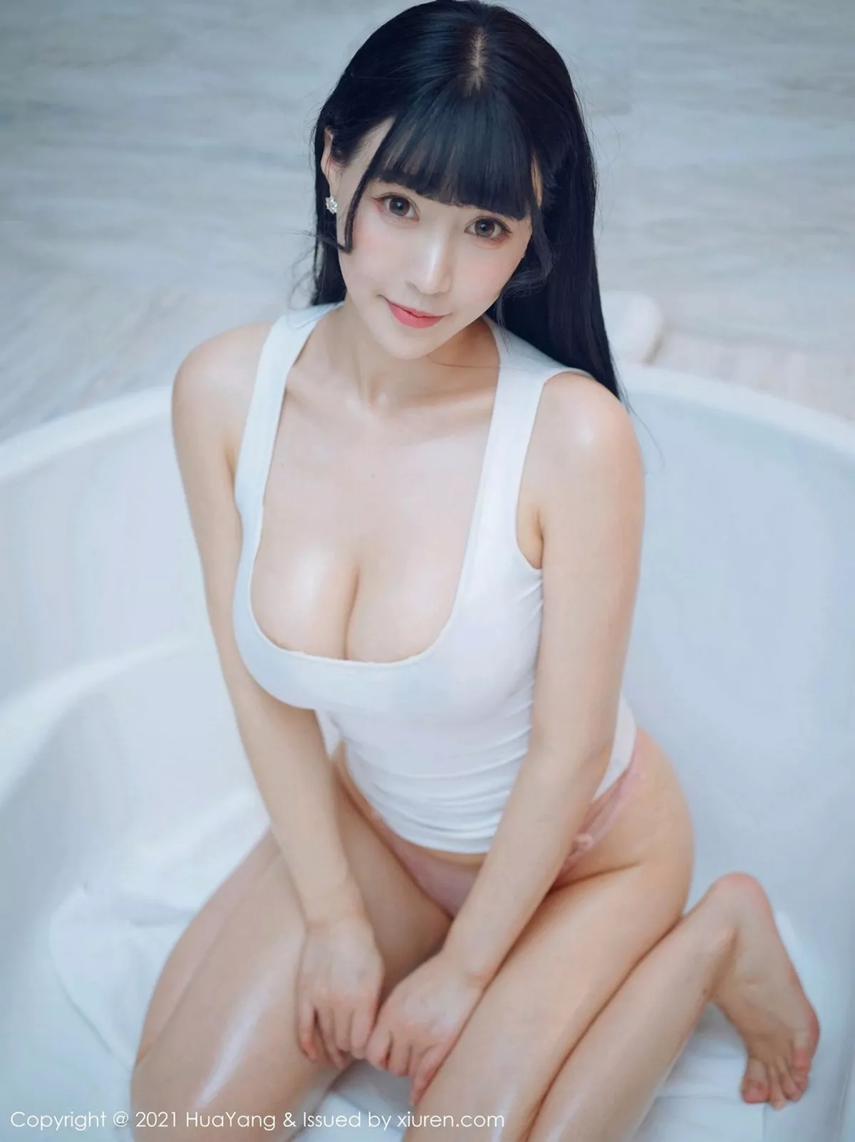 秀人集.com_[HuaYang花漾]Vol.360_女神朱可儿Flower厦门旅拍白色低胸服饰秀凹凸惹火身材诱惑写真63P