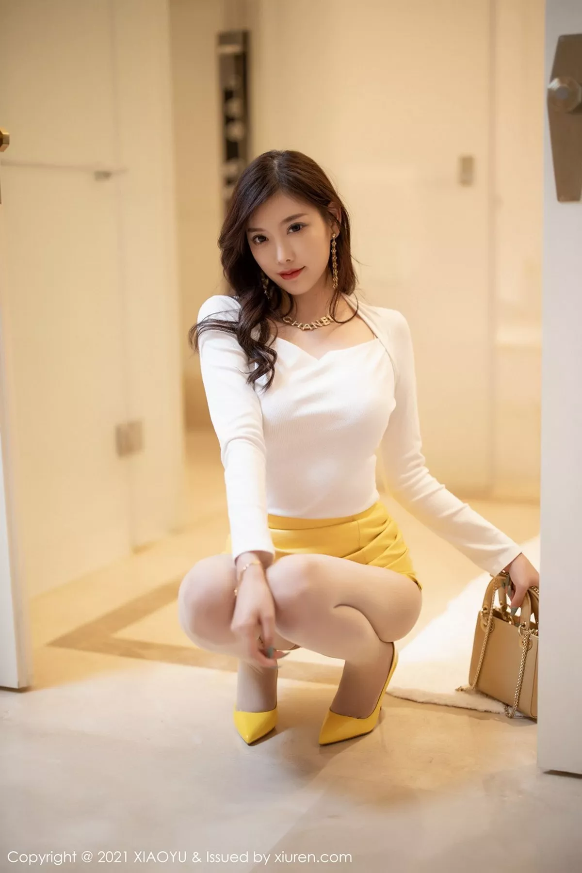 秀人集.com_[XiaoYu画语界]Vol.464_女神杨晨晨sugar成都旅拍私房超薄开档肉丝裤袜秀翘臀诱惑写真86P