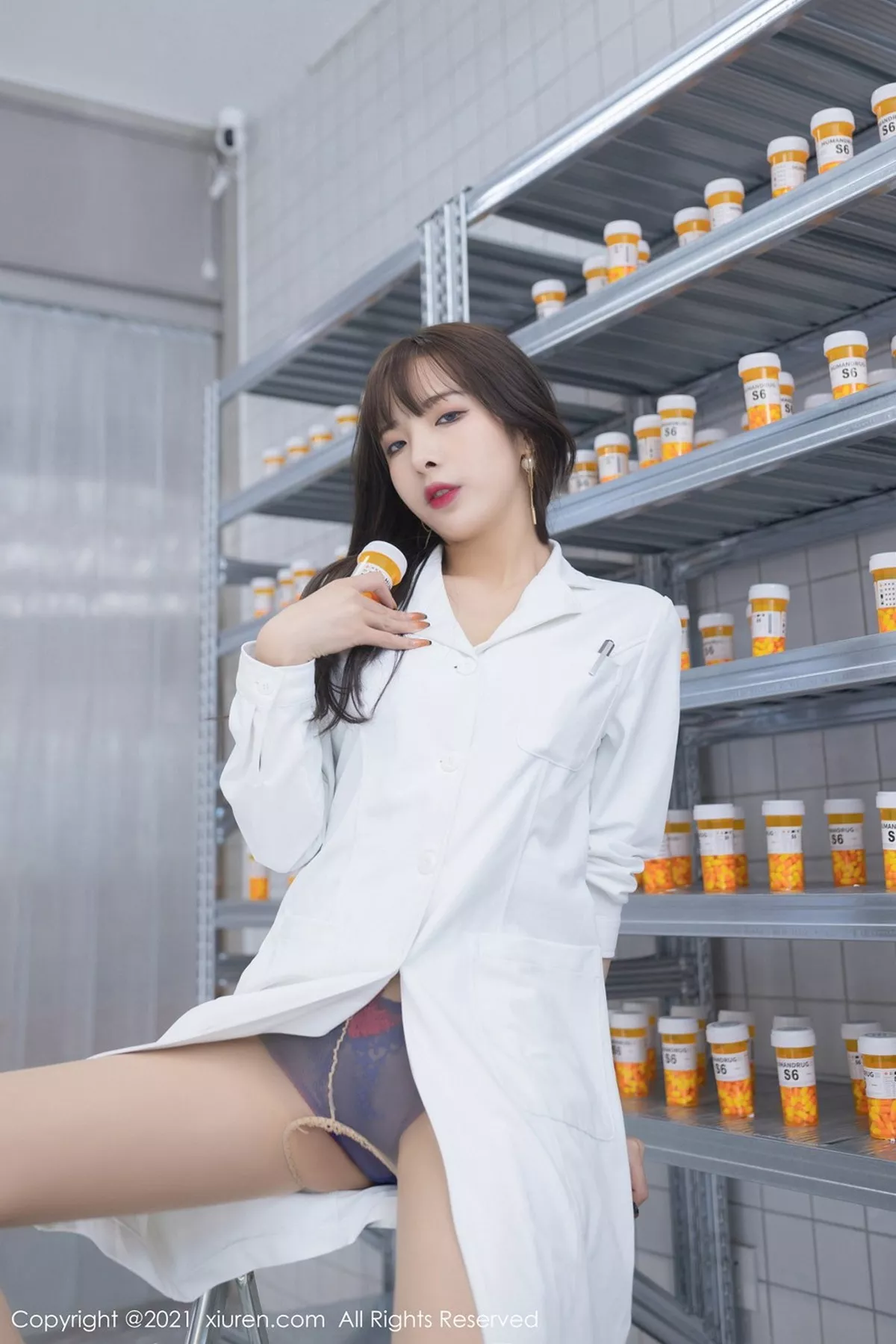 秀人集.com_[XiuRen秀人网]No.3079_嫩模陈小喵三亚旅拍实验室试药主题白大褂下开档肉丝裤袜诱惑写真71P