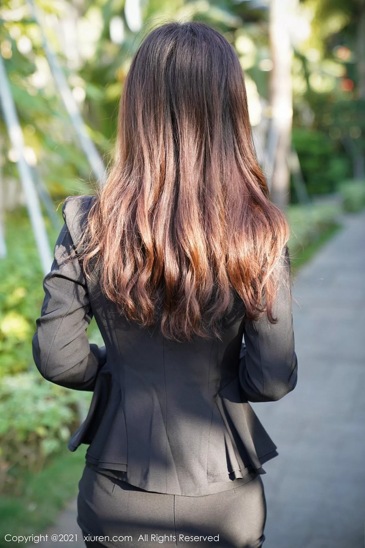 秀人集.com_[XiuRen秀人网]No.3077_嫩模张雨萌江浙沪旅拍职业装OL主题半脱露肉丝裤袜秀翘臀诱惑写真57P