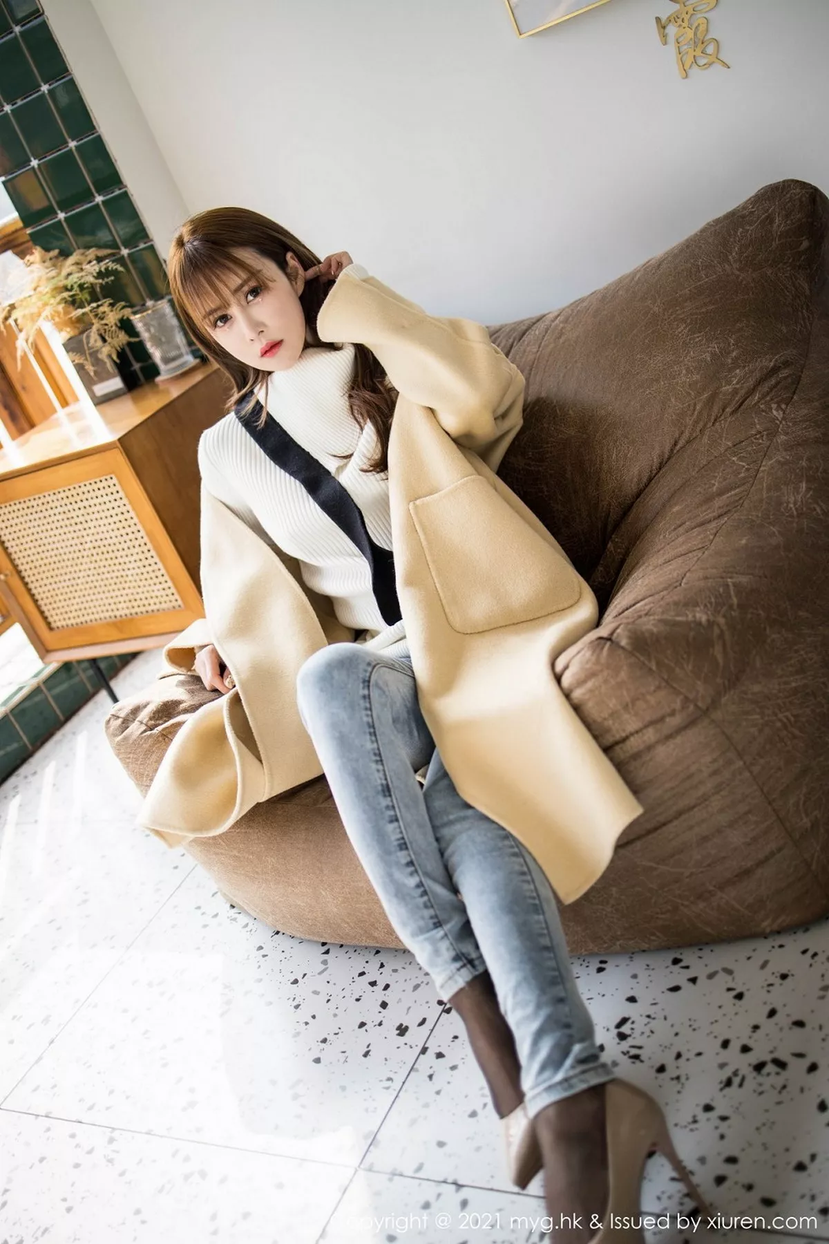 秀人集.com_[MyGirl美媛馆]Vol.487_嫩模小兜儿脱飒爽牛仔裤露无内黑丝裤袜秀翘臀极致魅惑写真78P