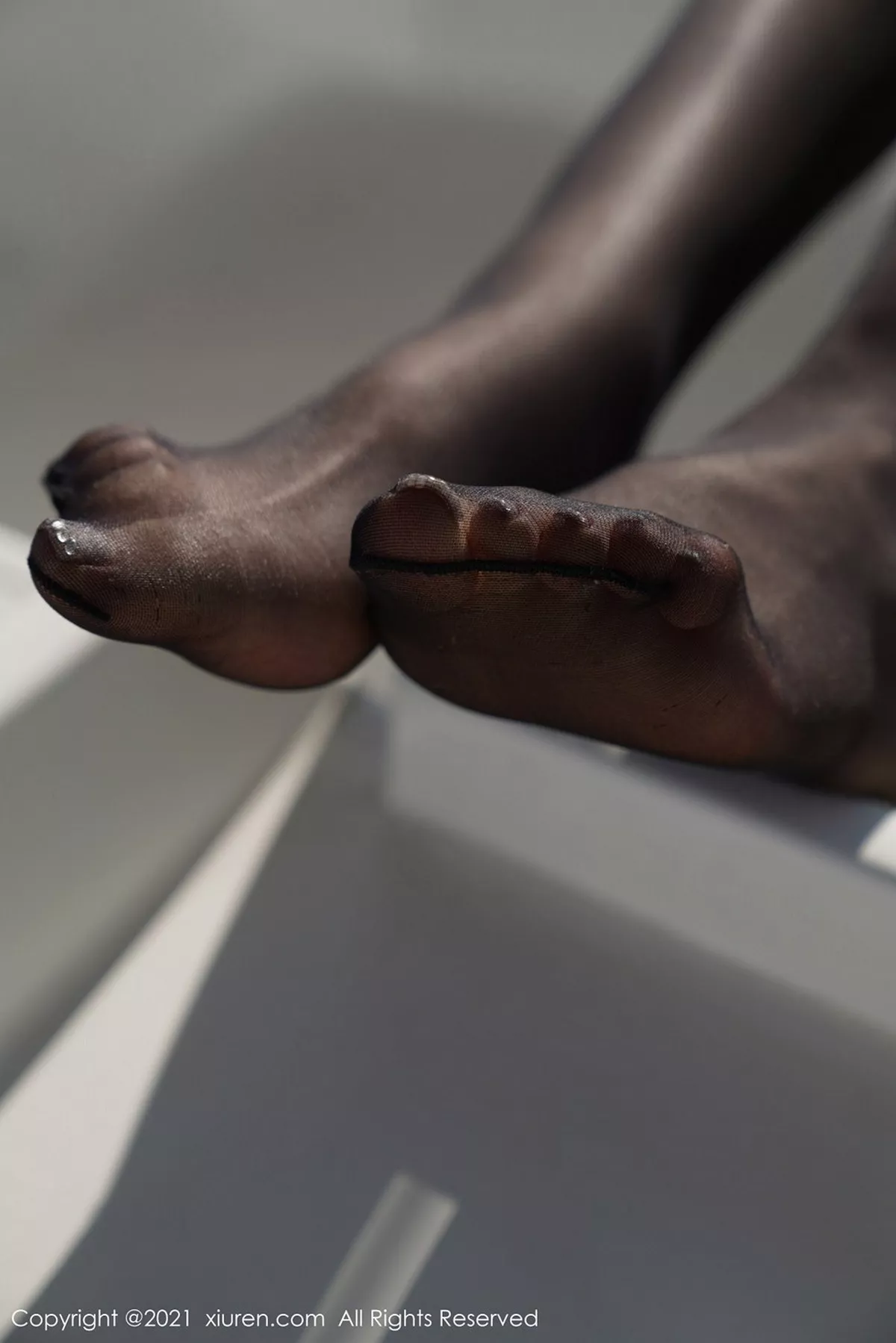 秀人集.com_[XiuRen秀人网]No.3082_嫩模萌汉药baby江浙沪旅拍时尚游艇黑色皮裙下黑丝裤袜诱惑写真64P